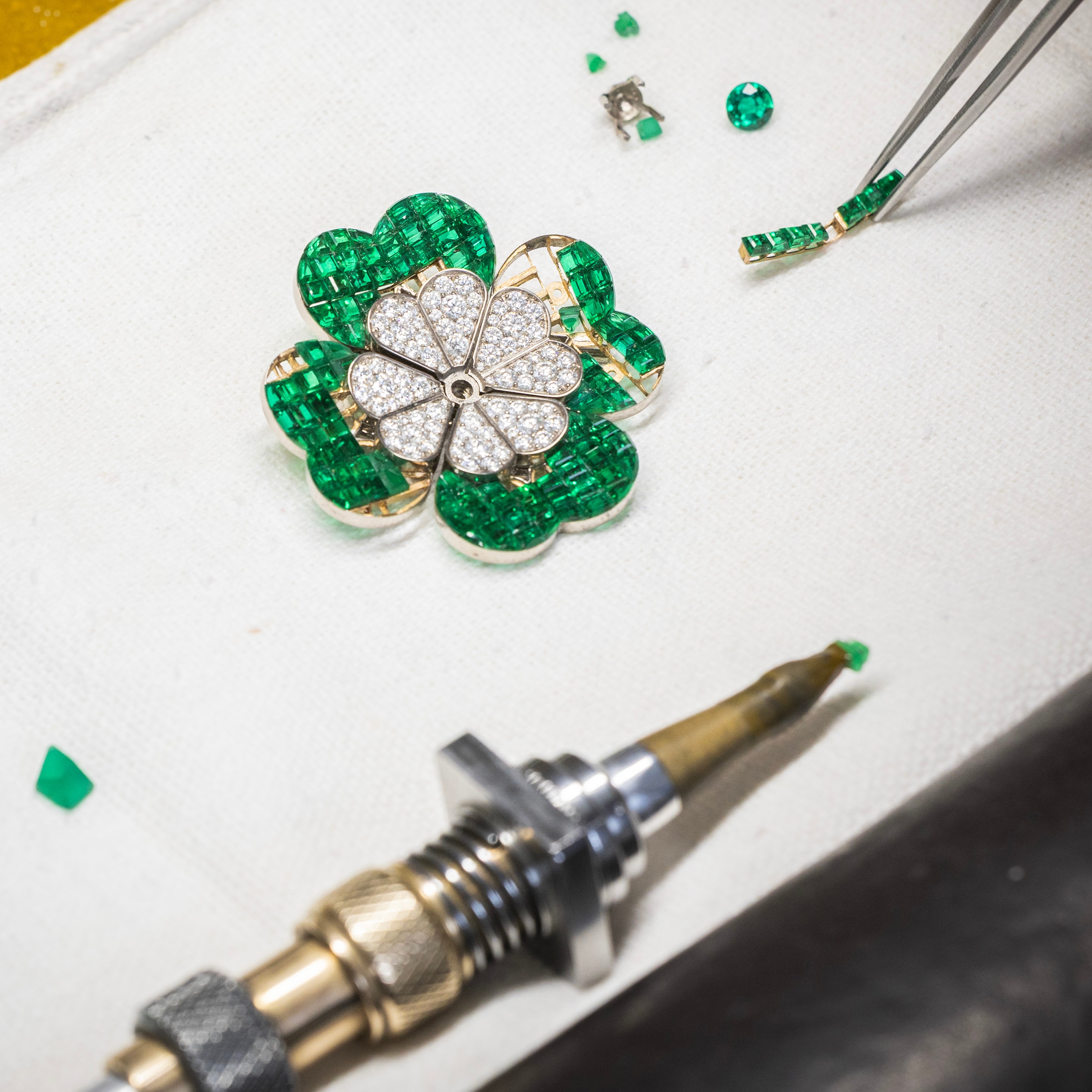 Work on the Mystery Set™ emeralds. Flowers collection, Van Cleef & Arpels.