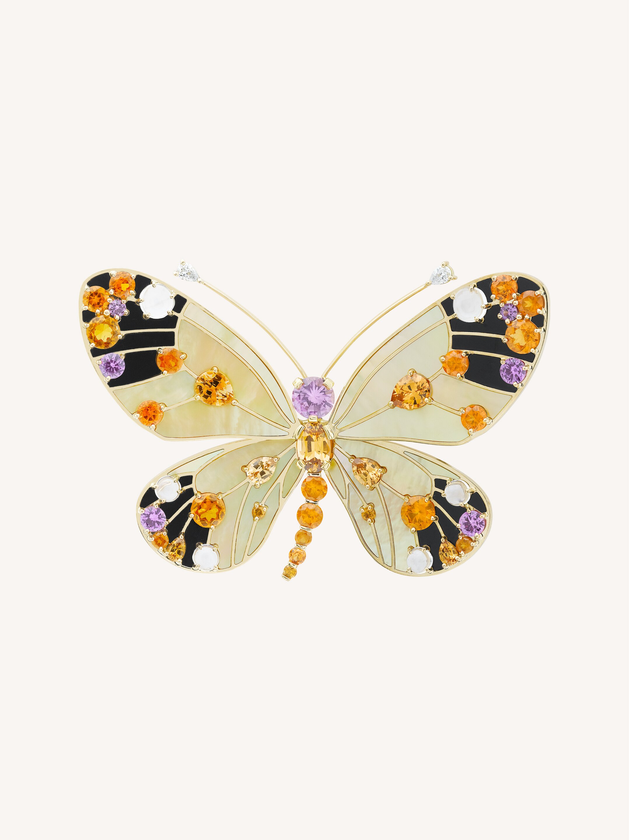 Broche borboleta Lycaena. Ouro amarelo, diamantes lapidação gota, safiras redondas roxas, granadas espessartitas redondas e lapidação gota, ônix, pedras da lua, madrepérola dourada. Coleção Papillons, Van Cleef & Arpels.