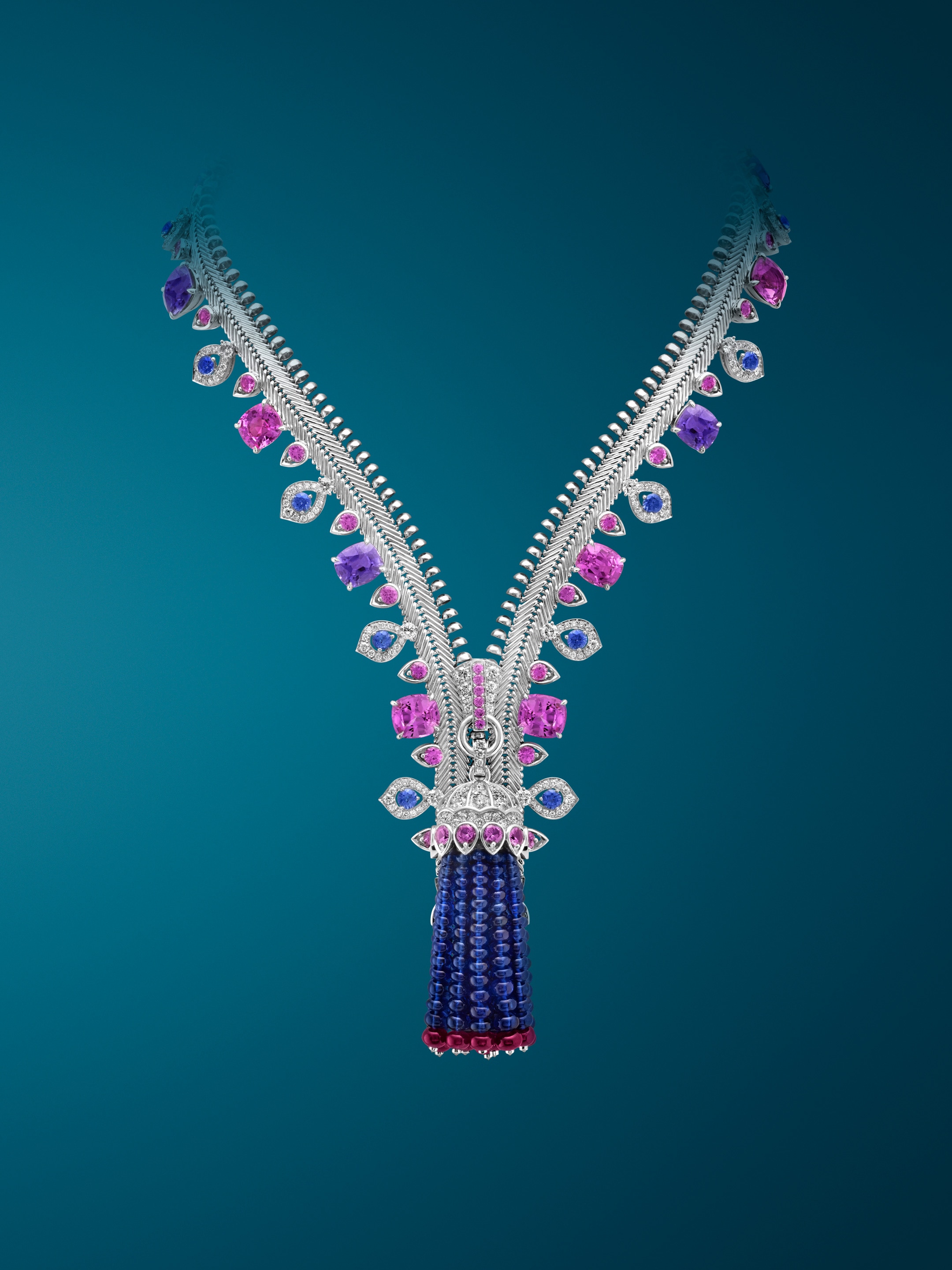 Zip Couture Boucle Mystérieuse necklace, white gold, rose gold, Traditional Mystery Set sapphires, sapphires, diamonds. Zip collection, Van Cleef & Arpels.