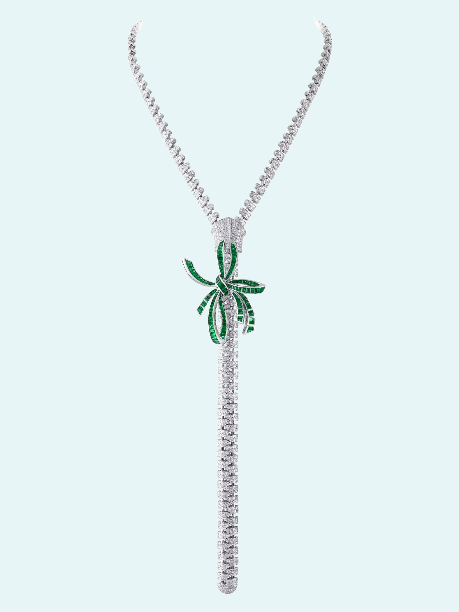 Collier Zip Couture Nœud, Weißgold, Smaragde, Diamanten. Kollektion Zip, Van Cleef & Arpels.