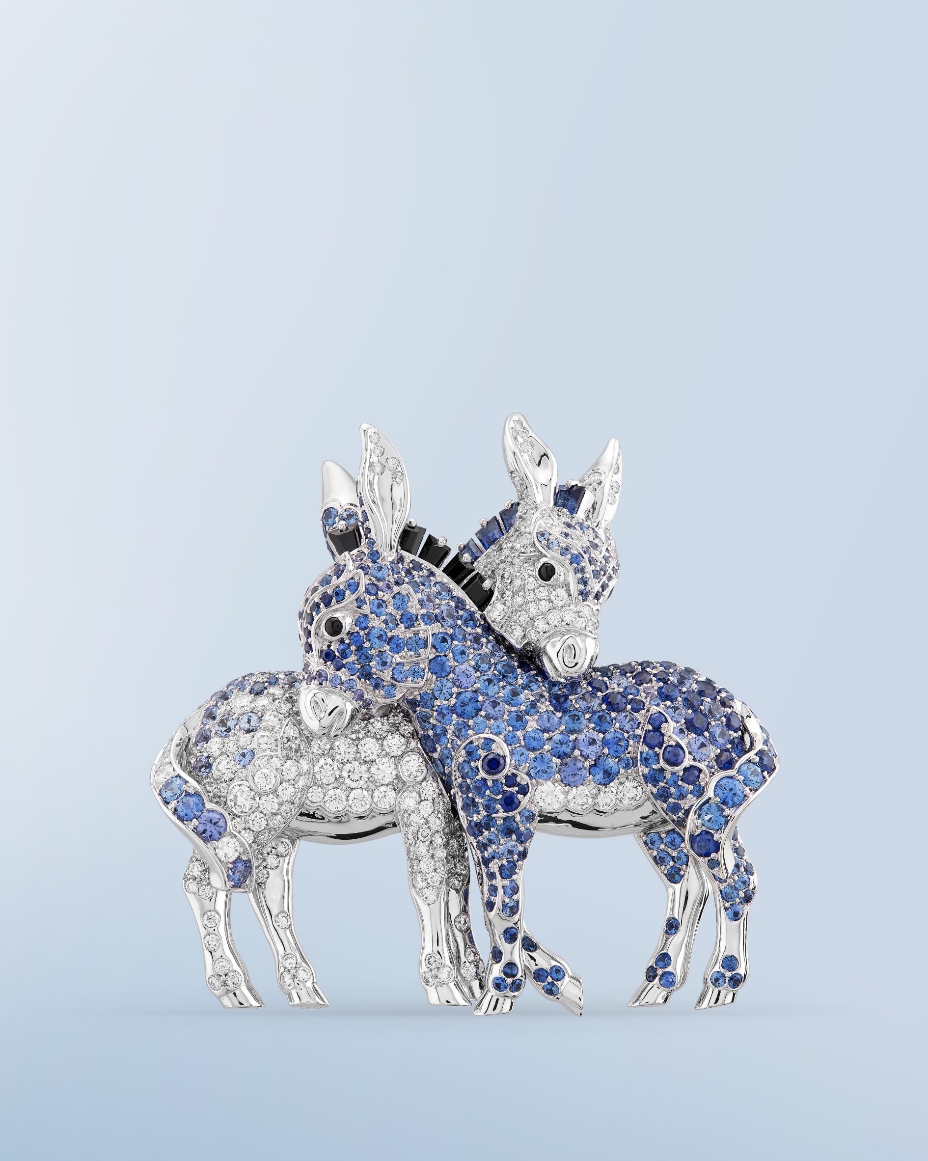 Ânes clip, white gold, blue and mauve sapphires, black spinels, diamonds. Noah’s Ark as told by Van Cleef & Arpels, Van Cleef & Arpels.