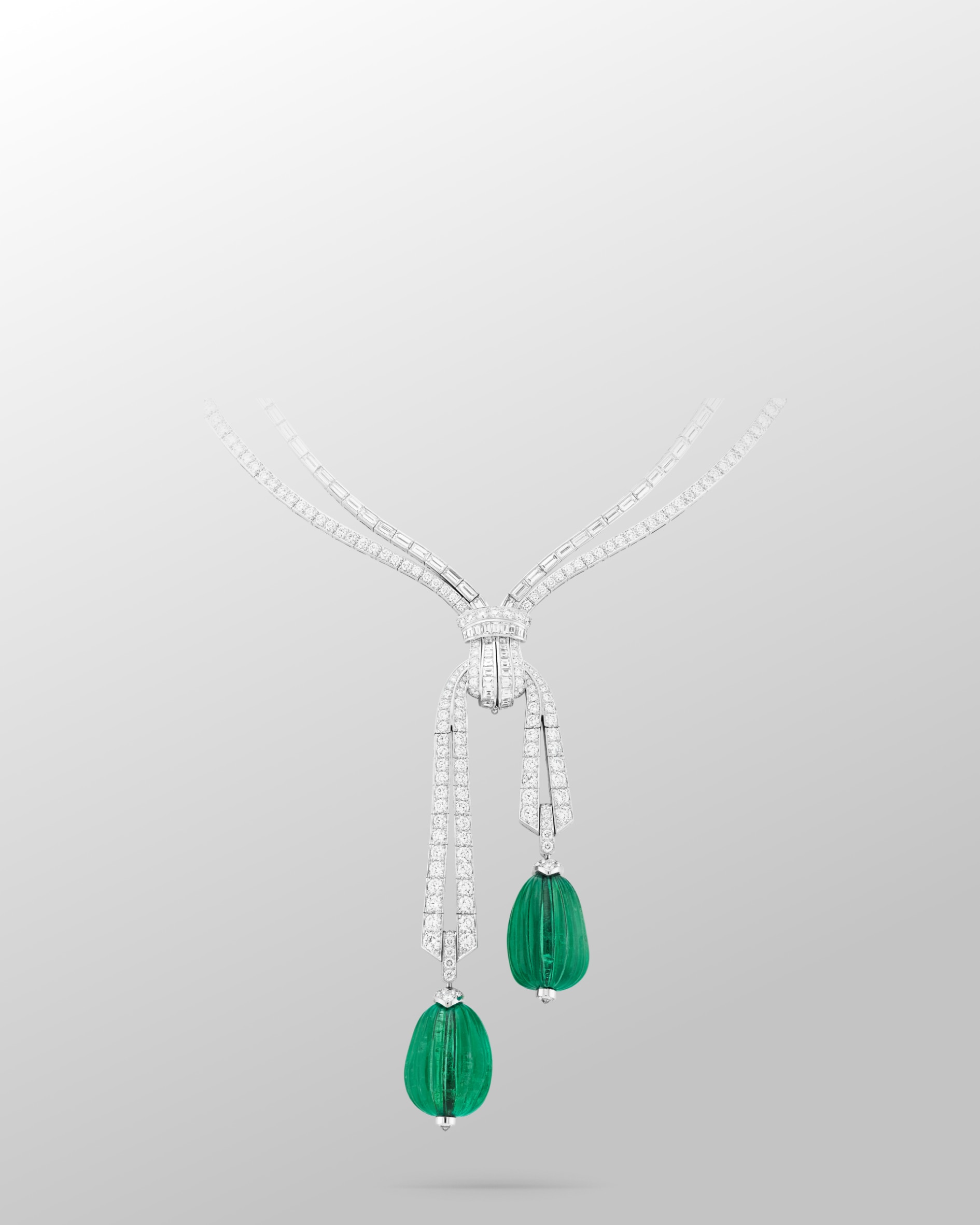 Grand Opus transformable necklace, white gold, 3 carved emeralds for 127.88 carats (Colombia), white cultured pearls (Pinctada Fucata), emeralds, diamonds, Émeraude en Majesté collection, cover, Van Cleef & Arpels