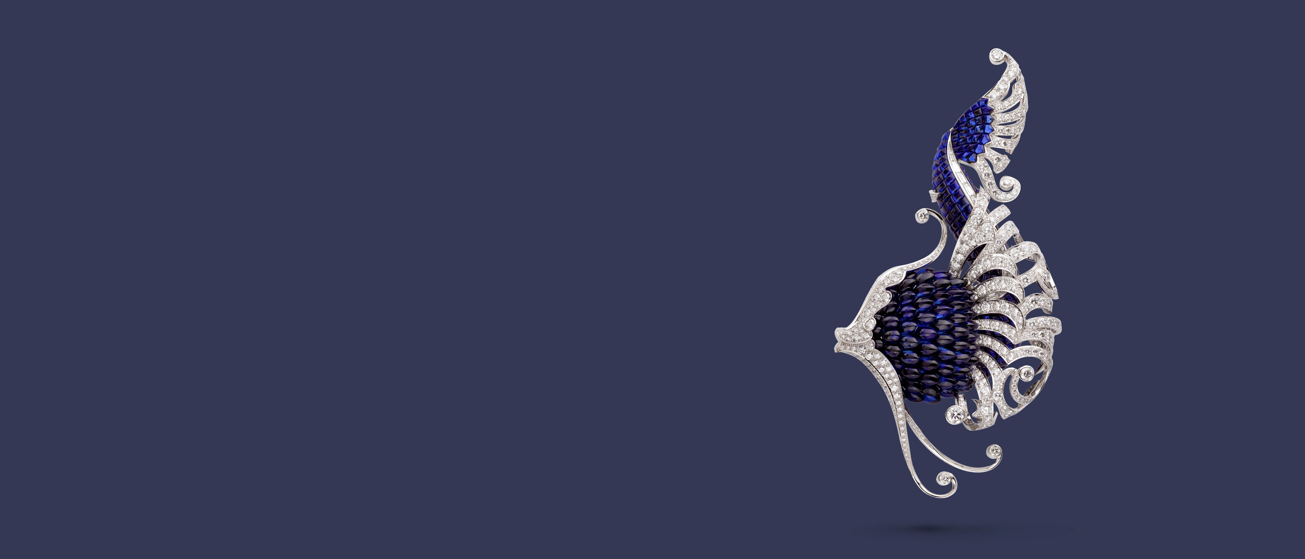 Iliade clip. 18K white gold, 18K rose gold, Mystery Set™ sapphires, diamonds. Private collection.