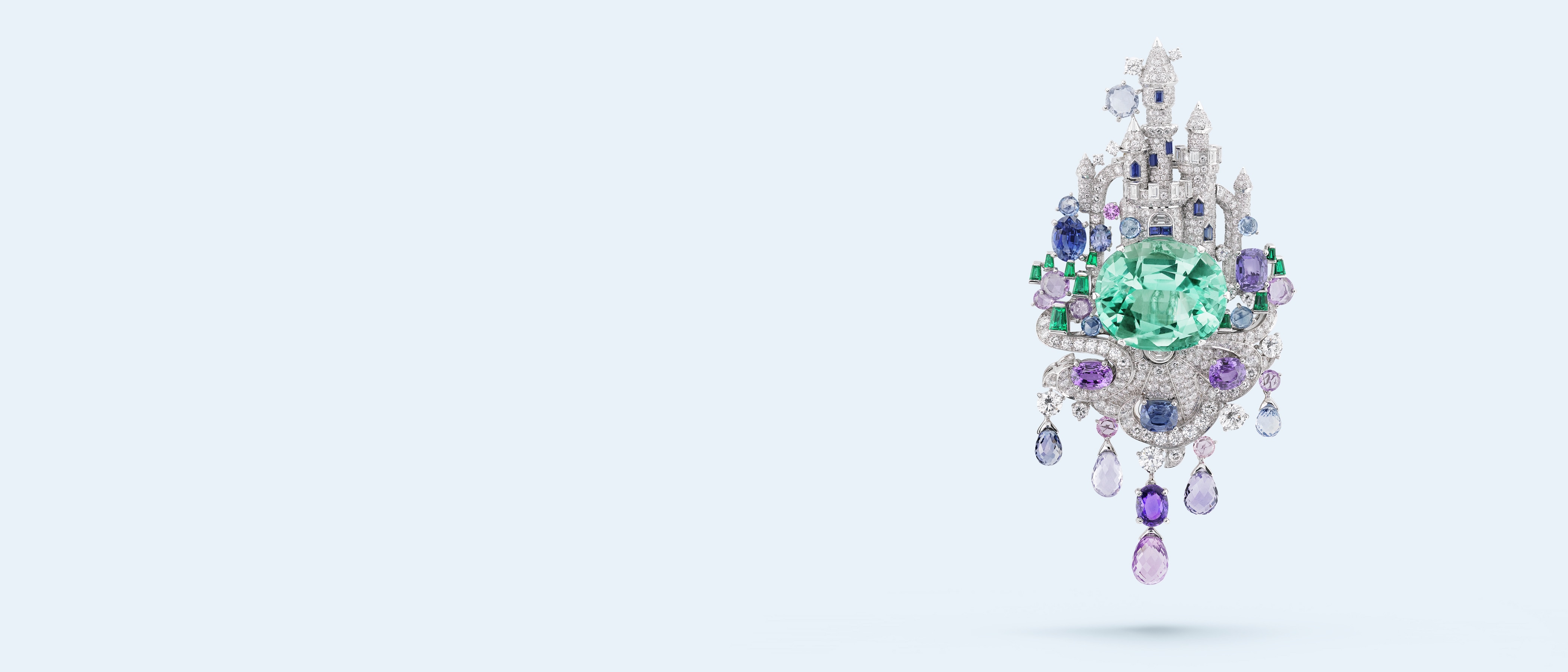 Château enchanté clip. 18K white gold, one oval-cut emerald of 39.85 carats, colored sapphires, emeralds, diamonds. Private collection.