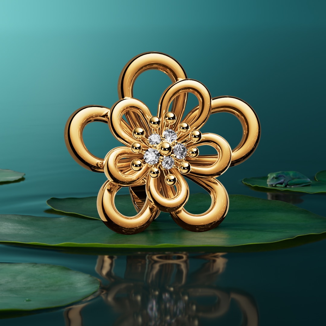Flowerlace ring, medium model, 18K yellow gold, diamonds. Flowerlace Collection, Van Cleef & Arpels.