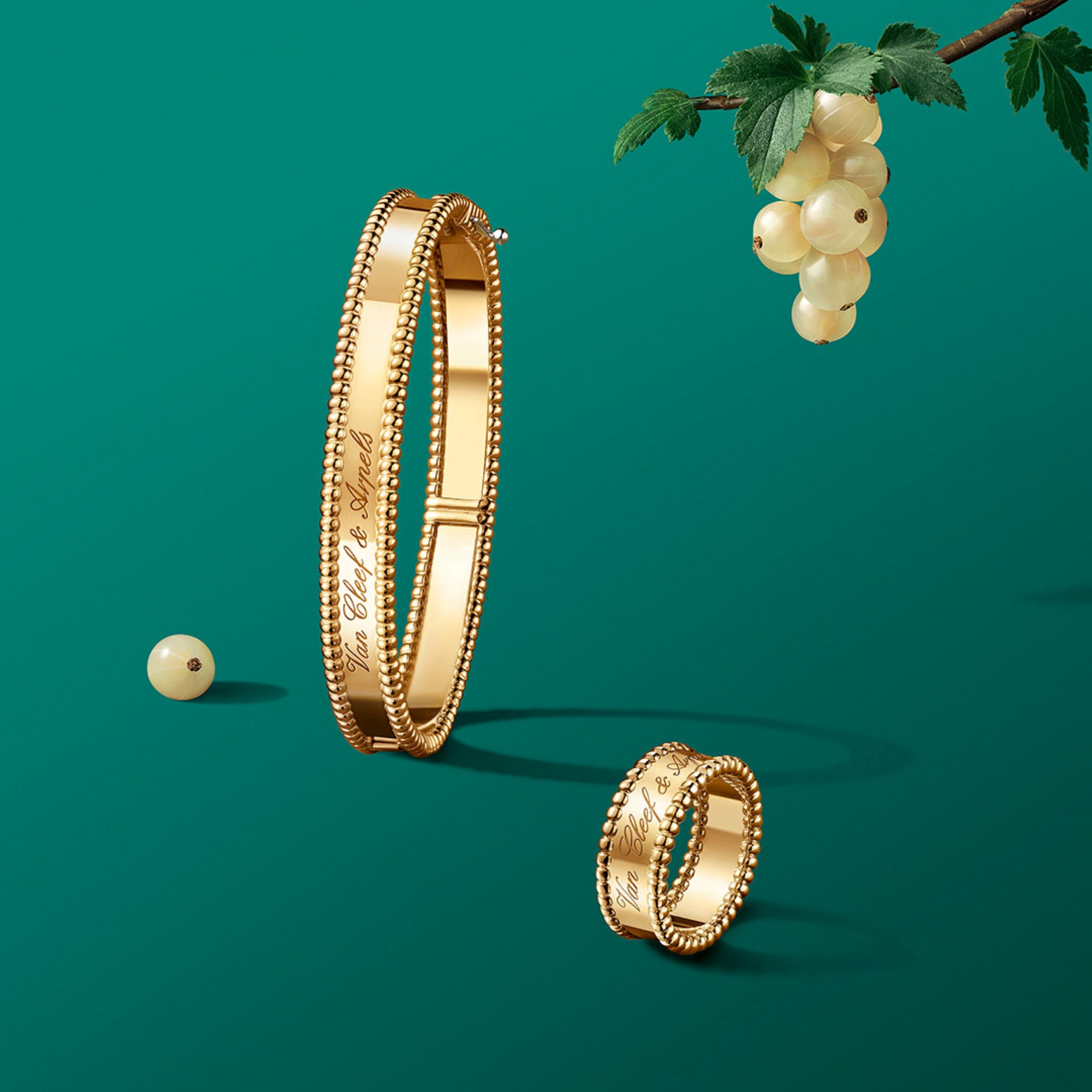 Perlée signature 手鐲和戒指,18K黃金。Perlée® 系列,Van Cleef & Arpels 梵克雅寶。
