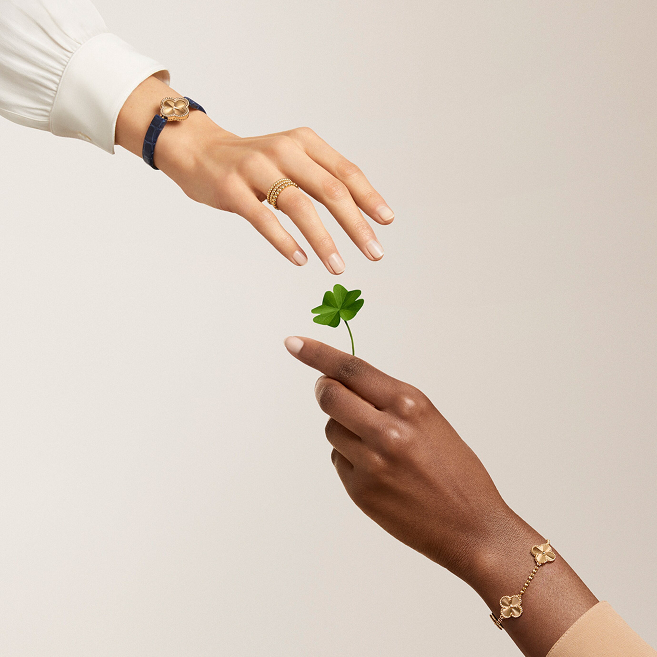 van cleef alhambra watch