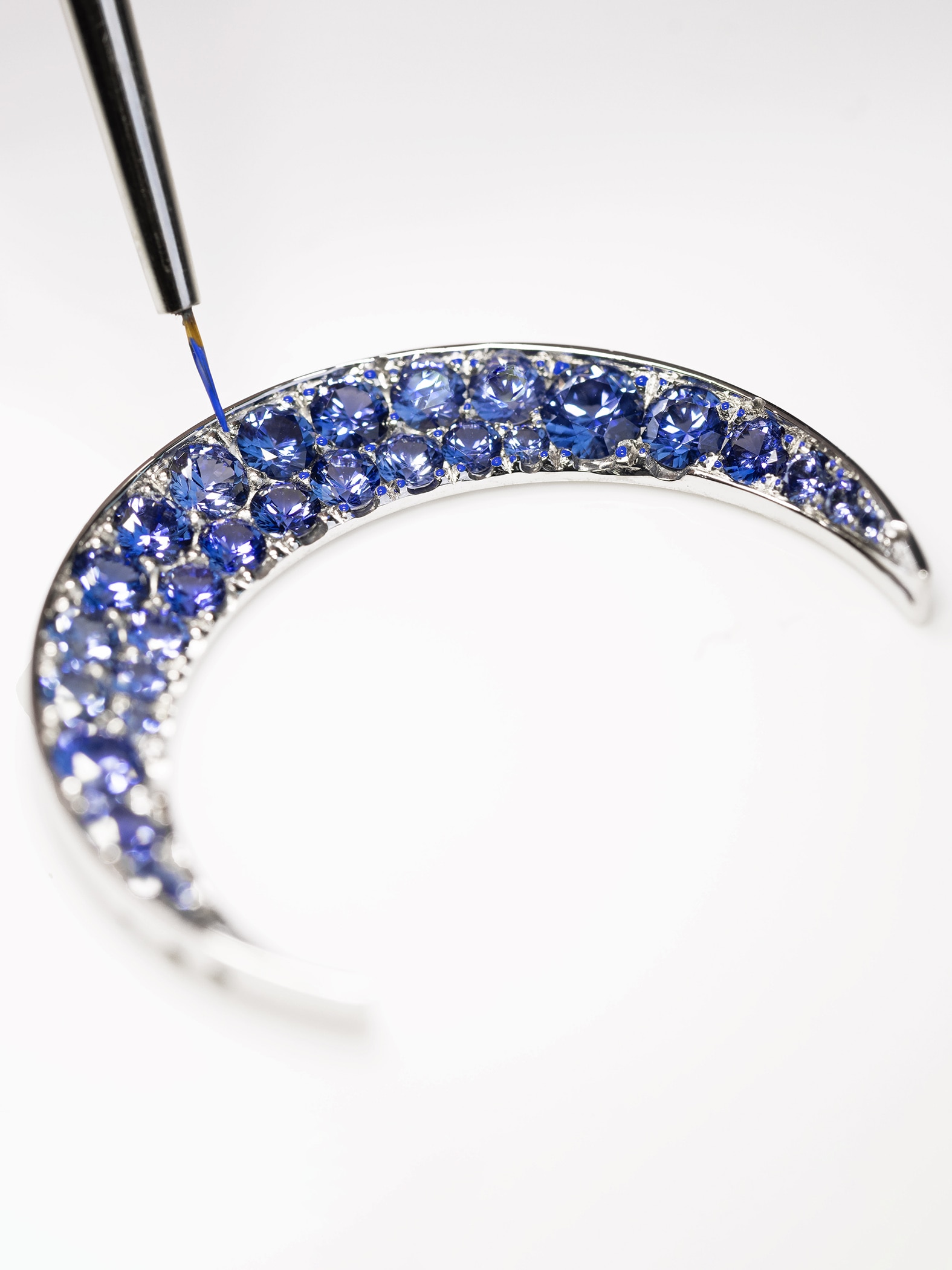 Applying miniature painting on the setting beads, Van Cleef & Arpels.