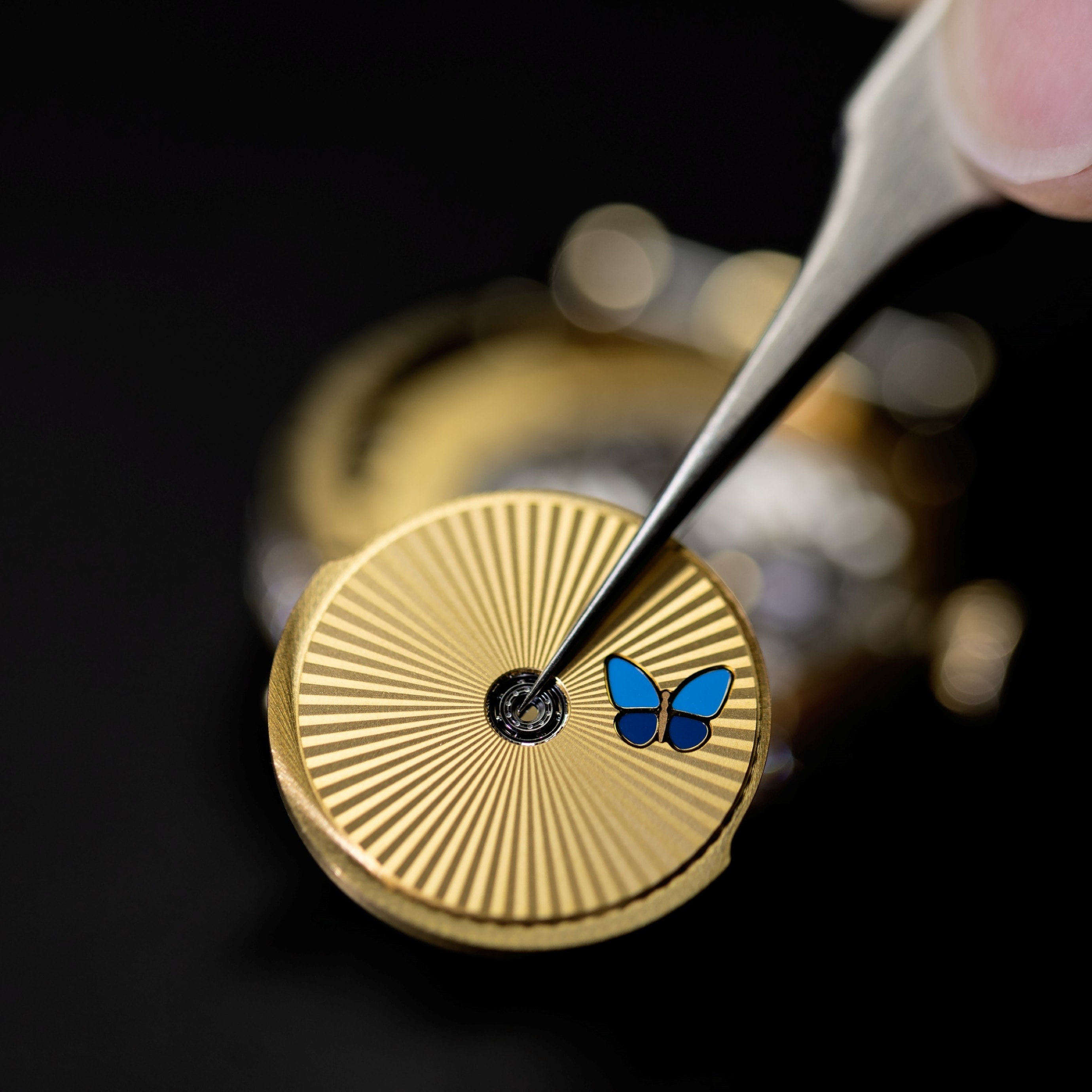 تثبيت كتلة التذبذب، فان كليف أند آربلز.