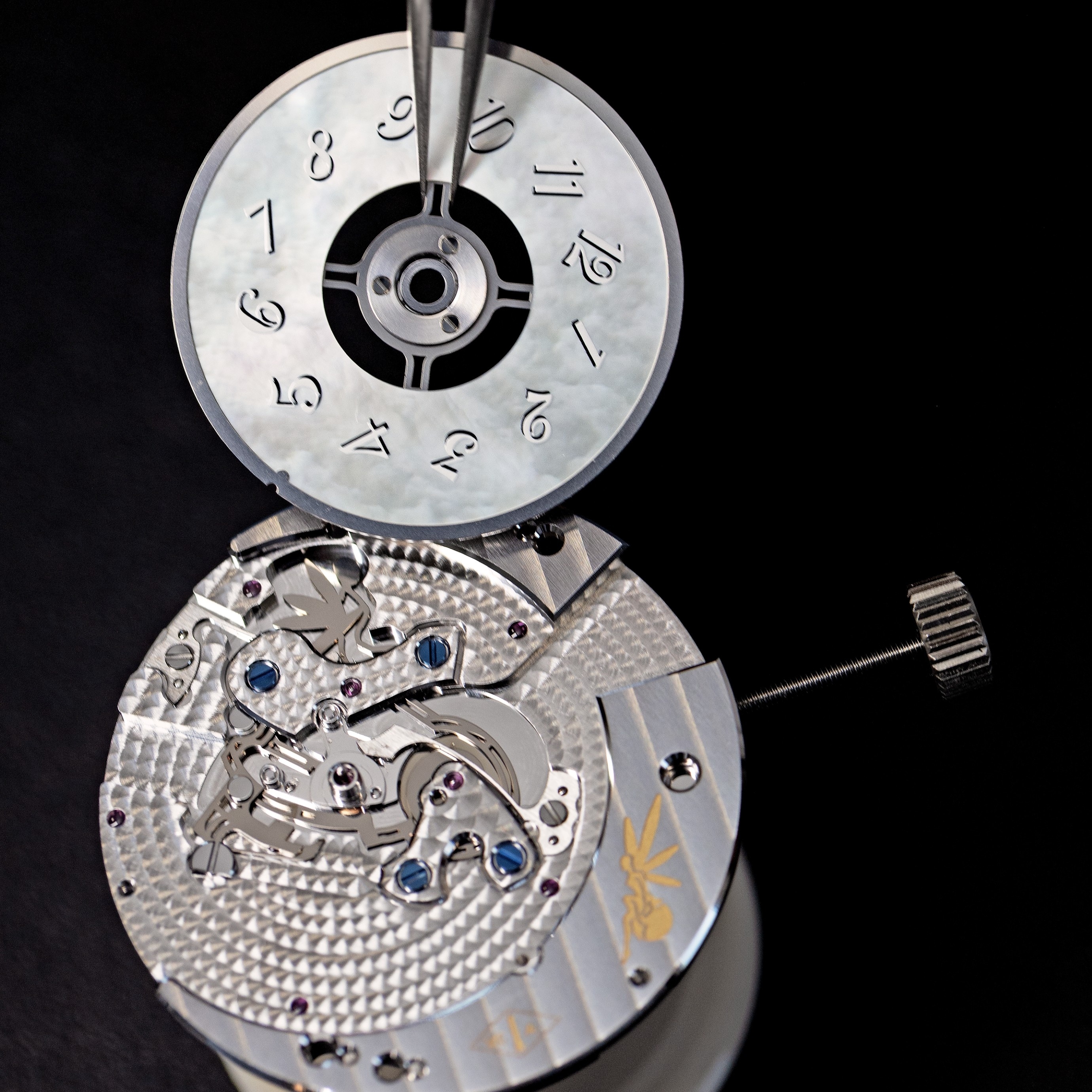 تثبيت قرص الساعات القافزة، فان كليف أند آربلز.