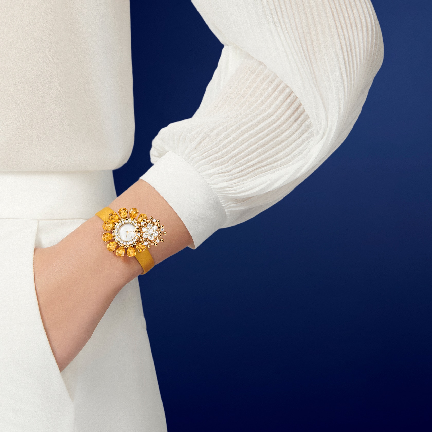 Fleurs d’Hawaï secret watch, 18K yellow gold, citrines, white mother-of-pearl, diamonds, Swiss quartz movement. Fleurs d'Hawaï collection, Van Cleef & Arpels.