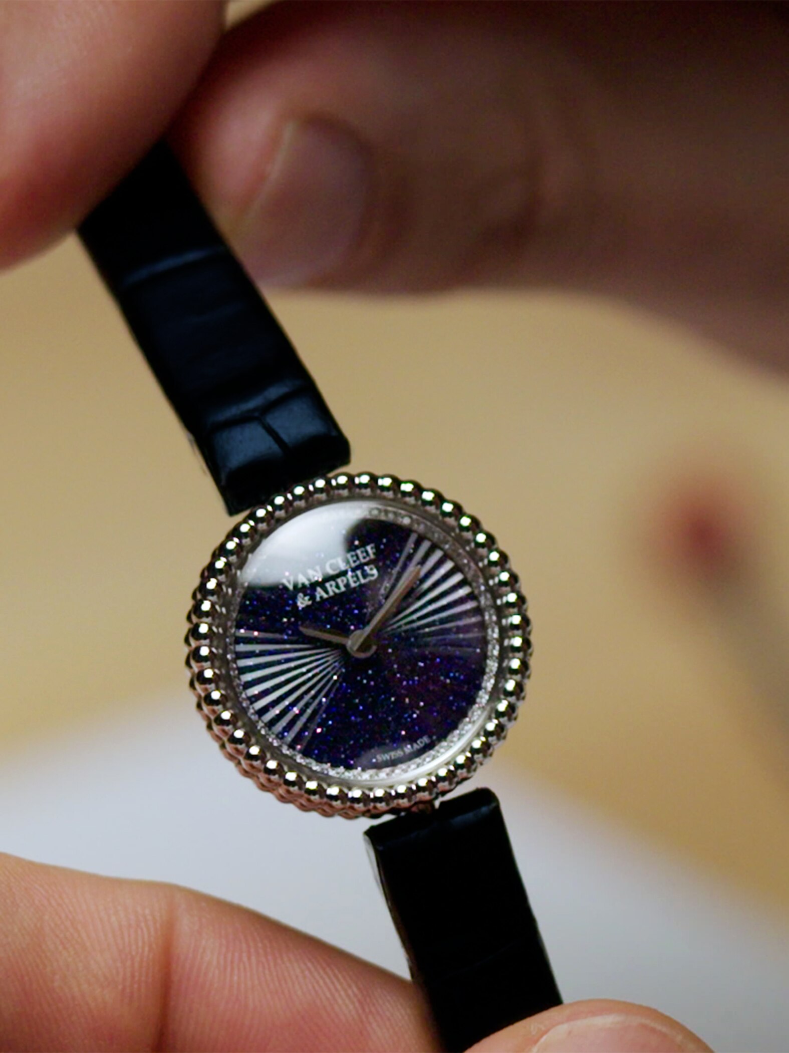 Perlée watch, 23 mm 18K rose gold, Mother-of-pearl - Van Cleef & Arpels
