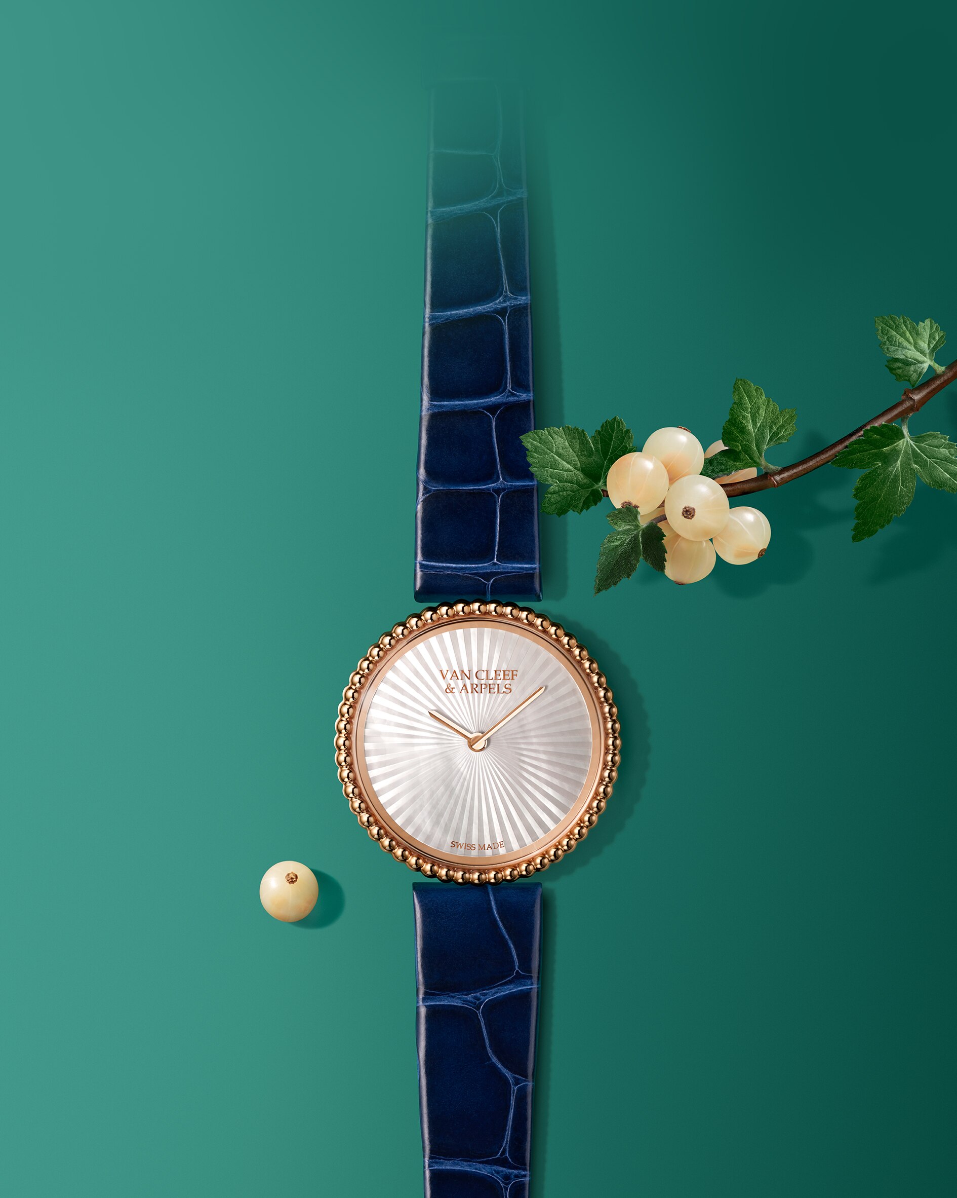 مجموعة بيرليه، أساور وحبيبات حمراء، غلاف، دار فان كليف أند آربلز