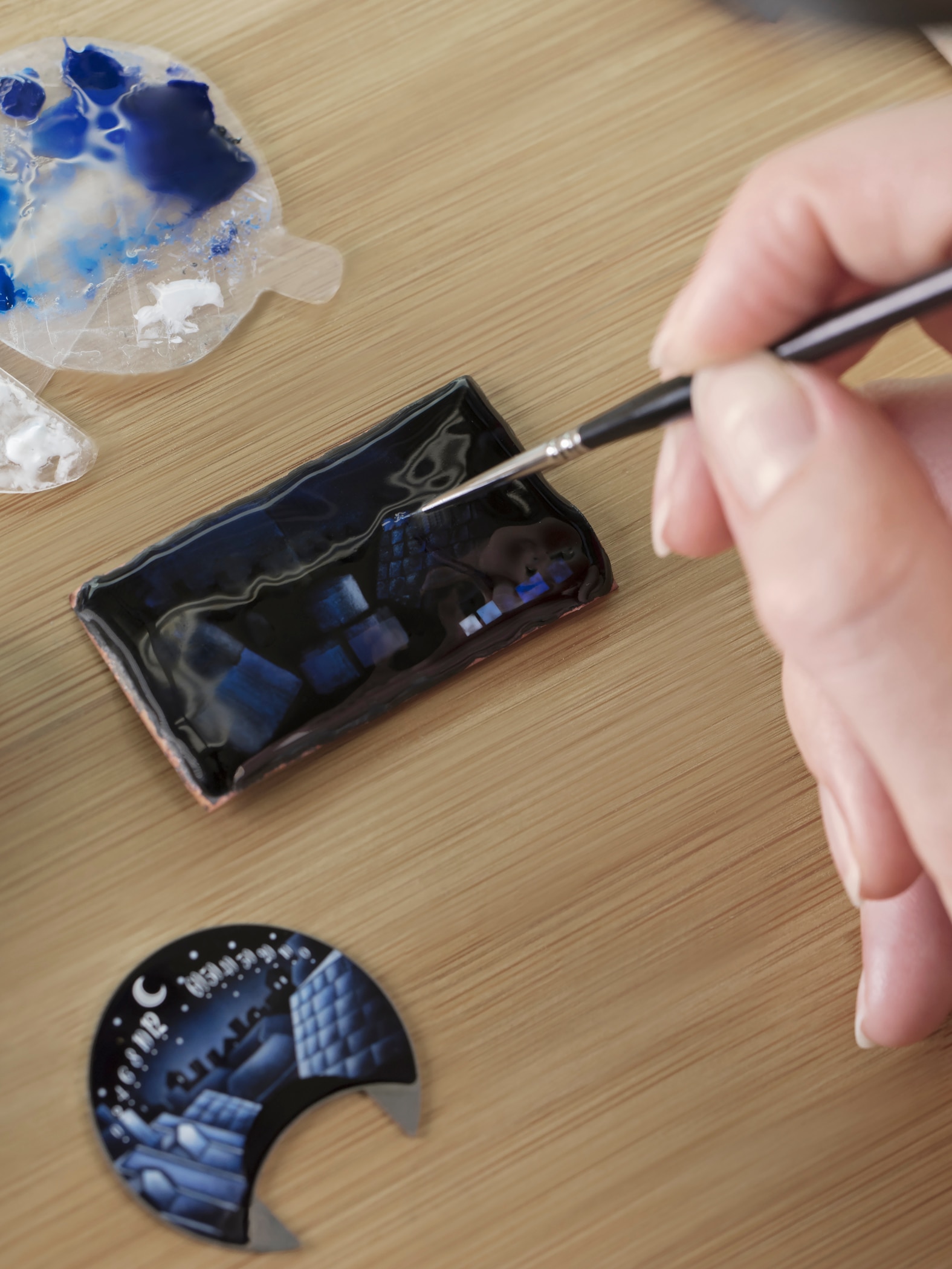 미드나잇 퐁 데 자모르 위 그리자유 에나멜링. 반클리프 아펠.