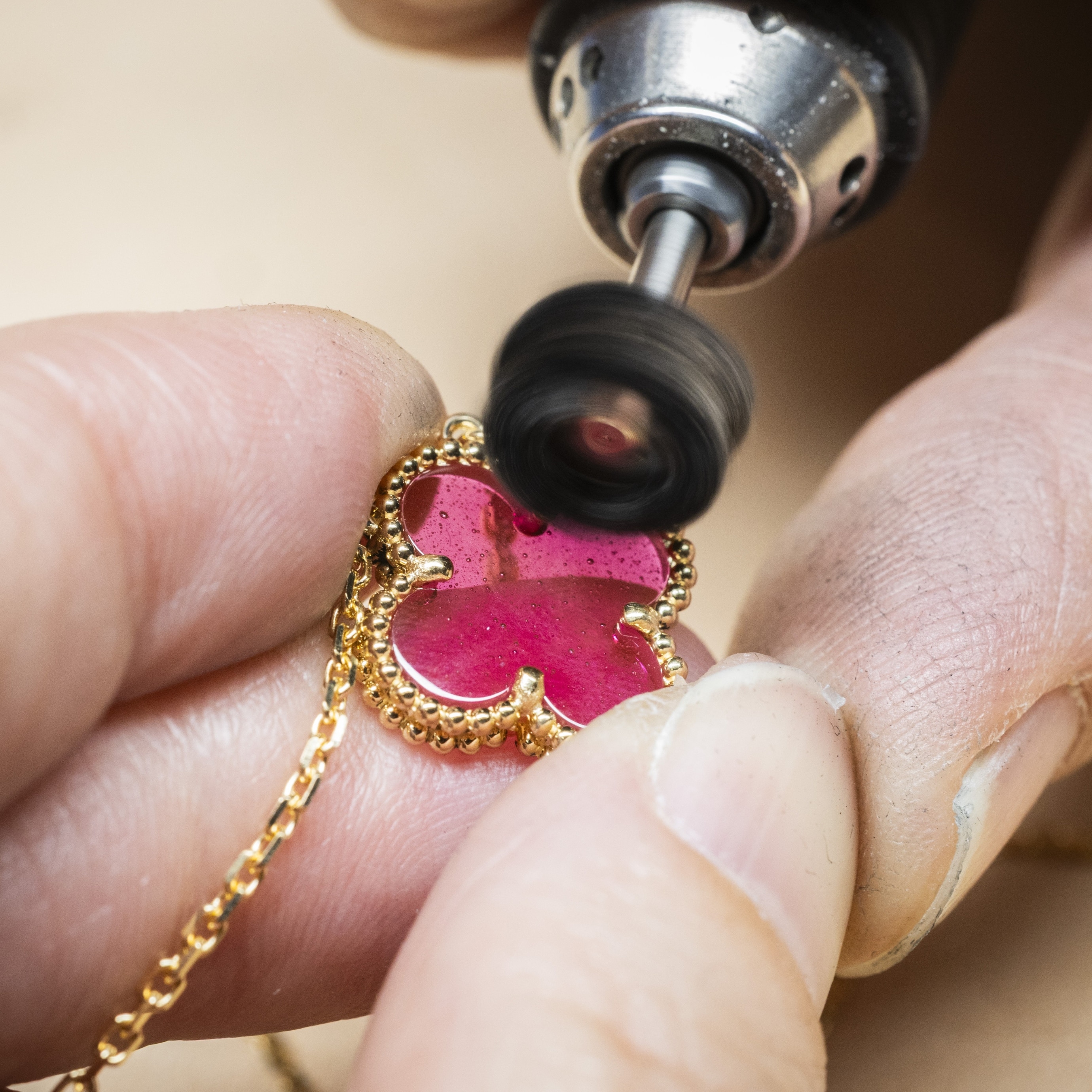 On the back of the motif, the claws are rounded into a ball shape to ensure a soft touch on the skin or clothing, Van Cleef & Arpels.