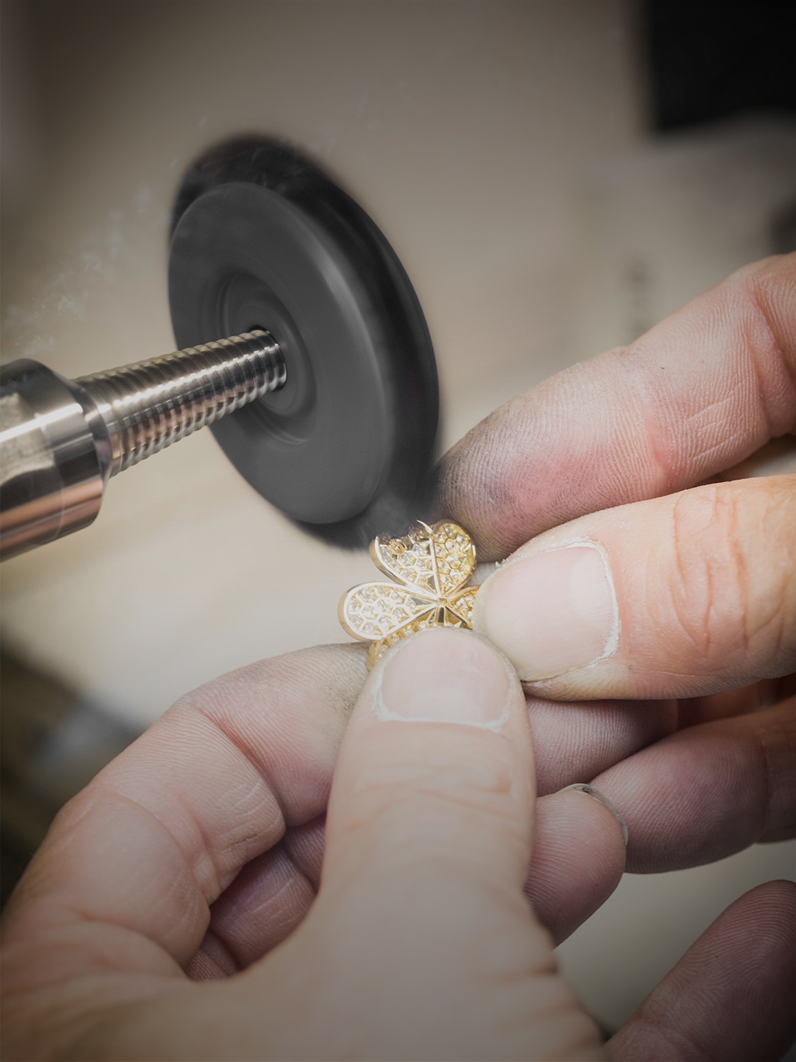Polishing the back of the mounting of the Frivole Between the Finger ring, Van Cleef & Arpels