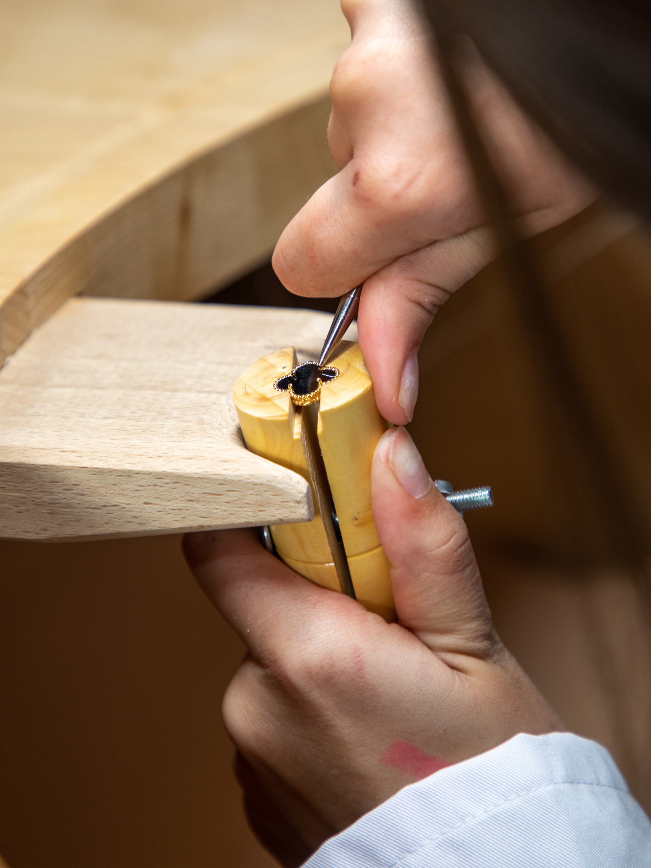 Setting the Alhambra® motif. Collection Alhambra, Van Cleef & Arpels.