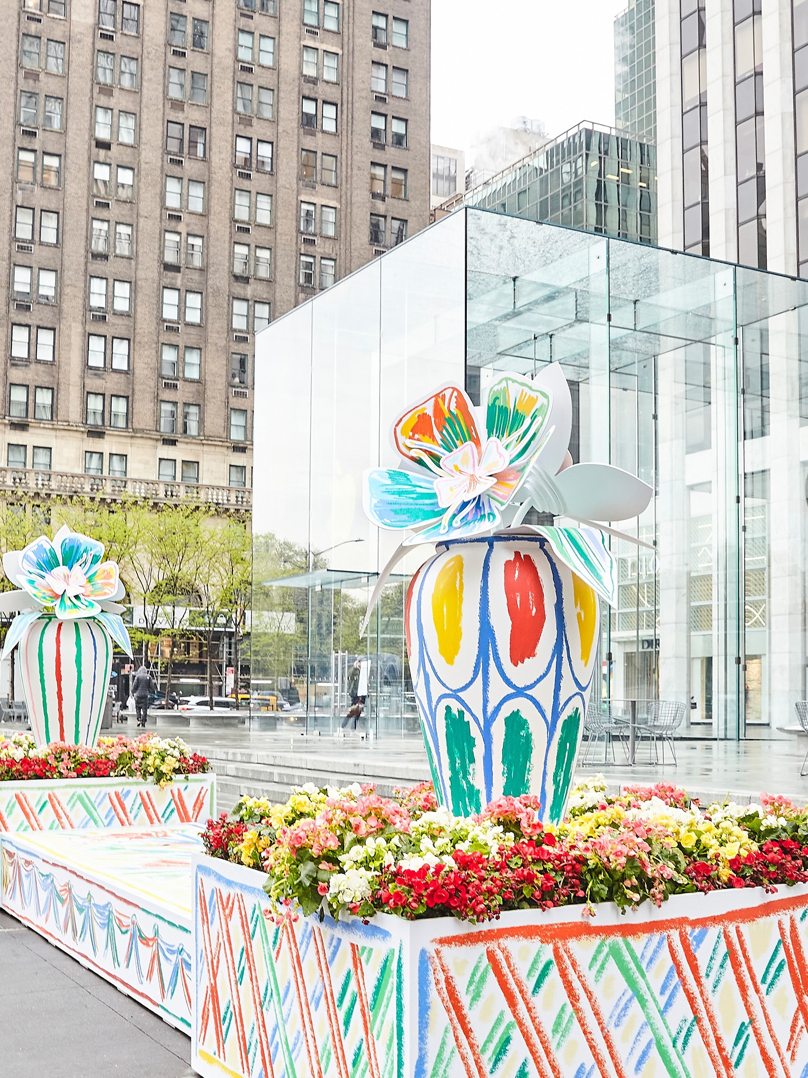 Blooms installation in New York Fifth Avenue. Van Cleef & Arpels