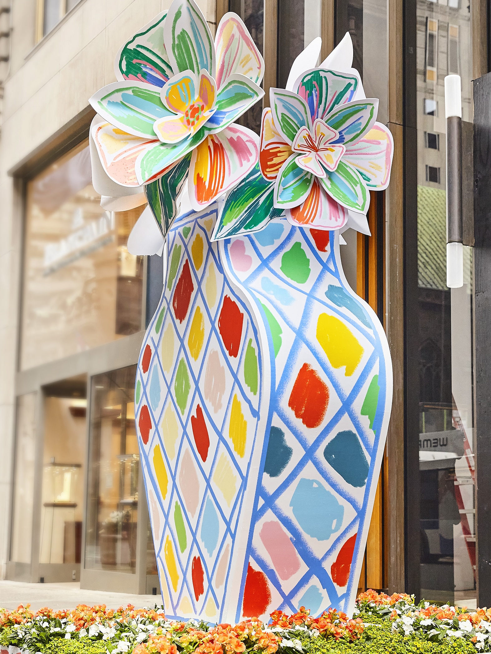 Blooms installation in New York Fifth Avenue. Van Cleef & Arpels