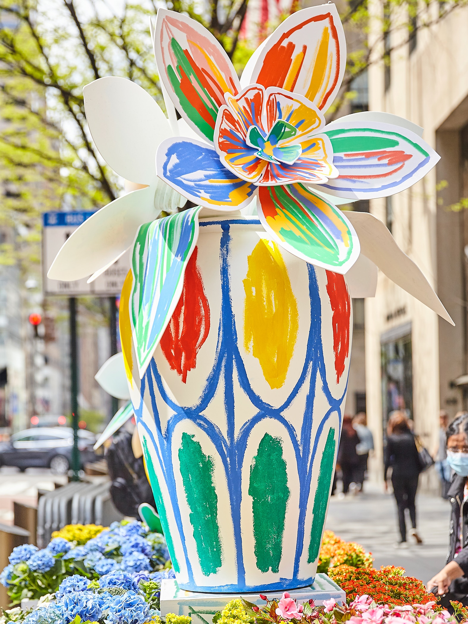 Blooms installation in New York Fifth Avenue. Van Cleef & Arpels