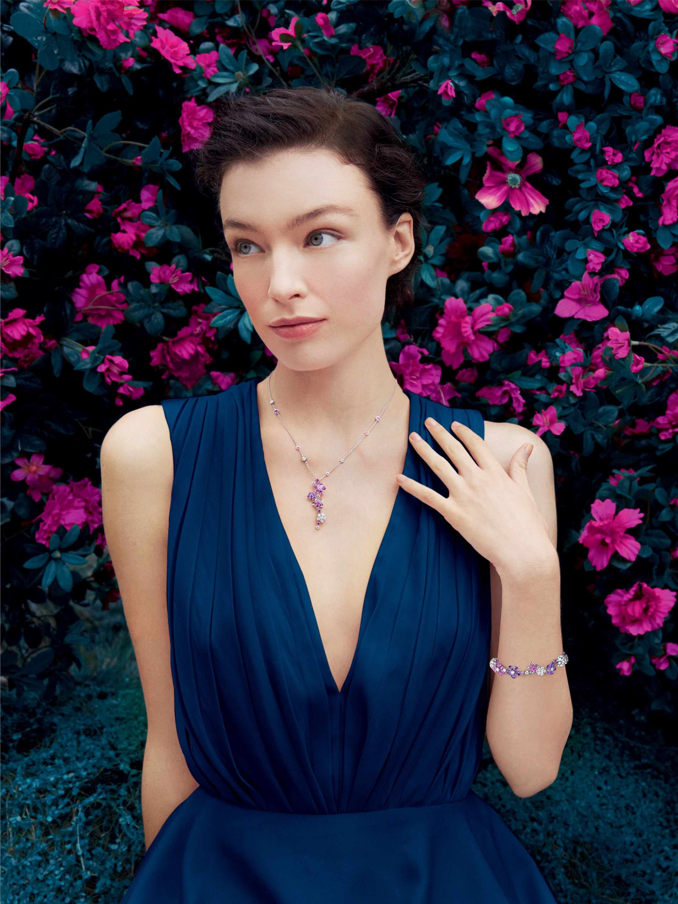Folie des prés necklace and bracleet in white gold and sapphires. Van Cleef & Arpels