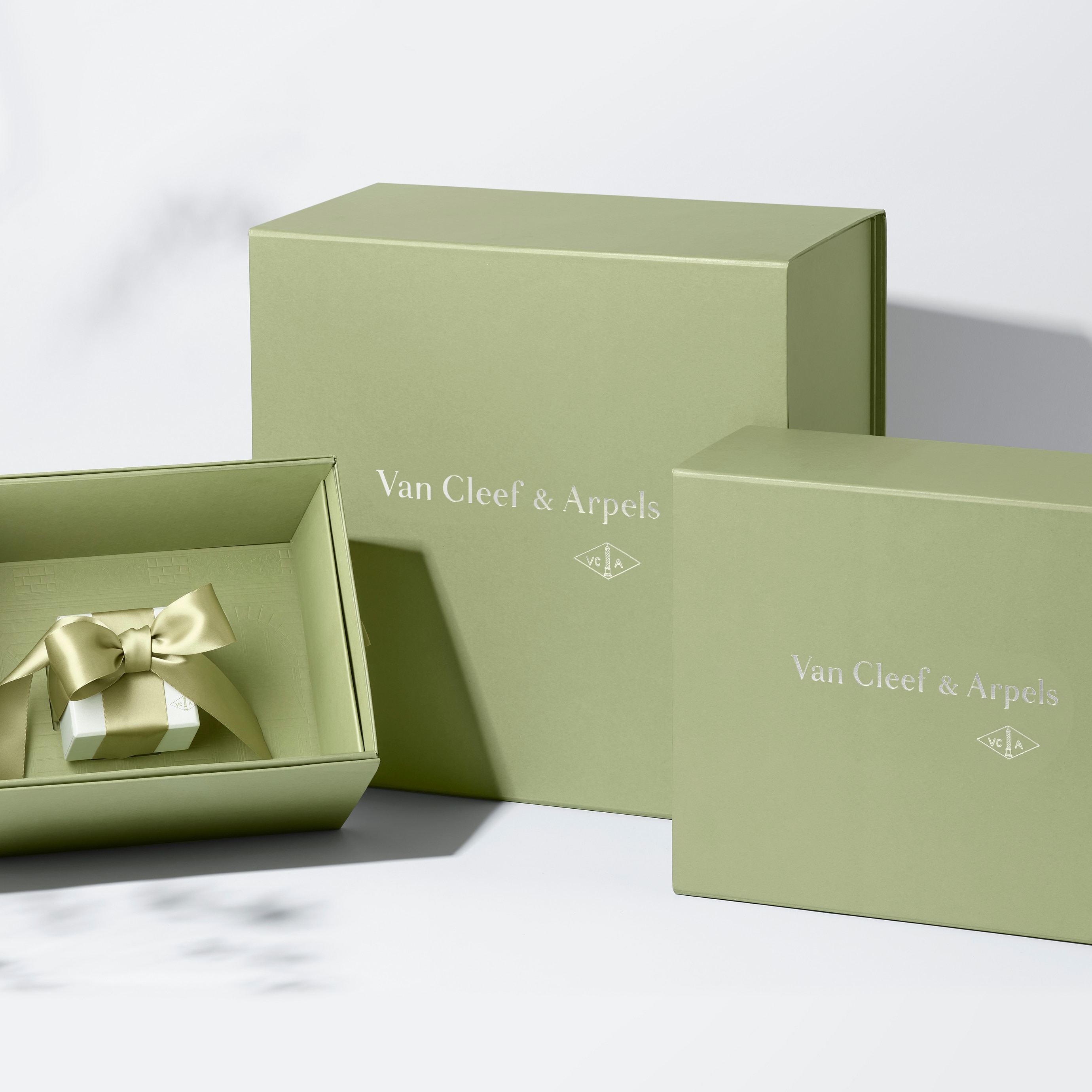 Two New Van Cleef & Arpels Pieces Your Jewellery Box Needs - A&E Magazine