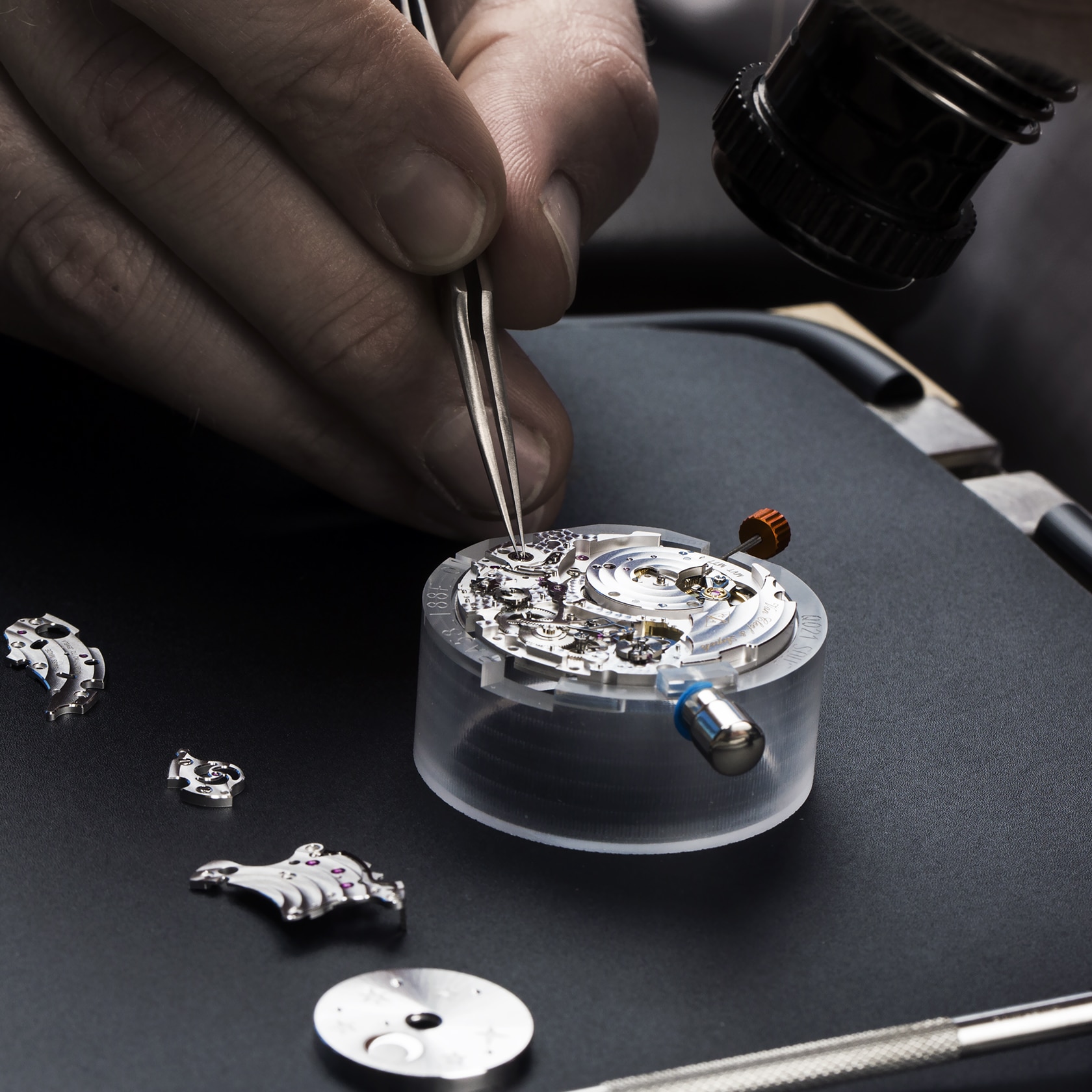 Assembly of the mechanism of the Lady Arpels Papillon Automate watch. Van Cleef & Arpels