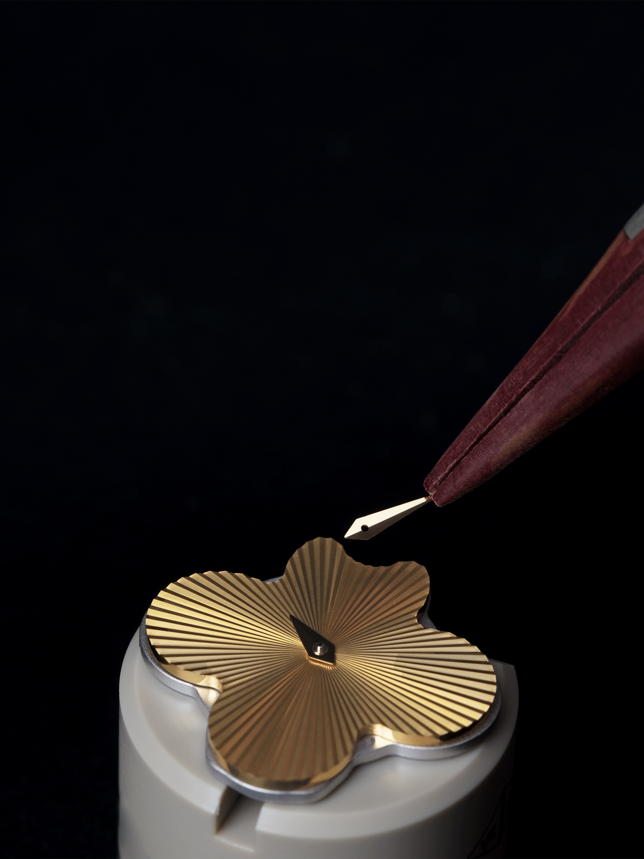 Assembling the hands onto the dial. Alhambra collection, Van Cleef & Arpels.