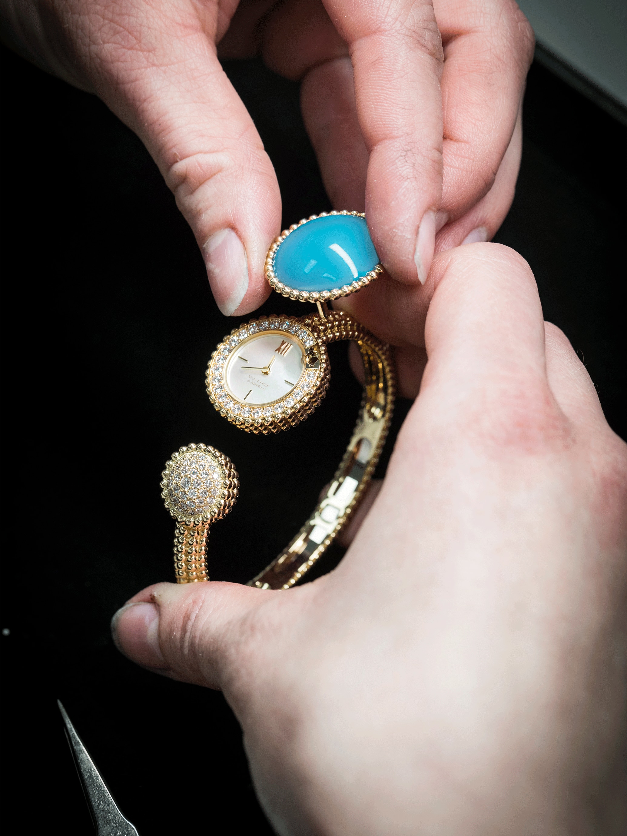 Jewelry work, assembling. Perlée collection, Van Cleef & Arpels.