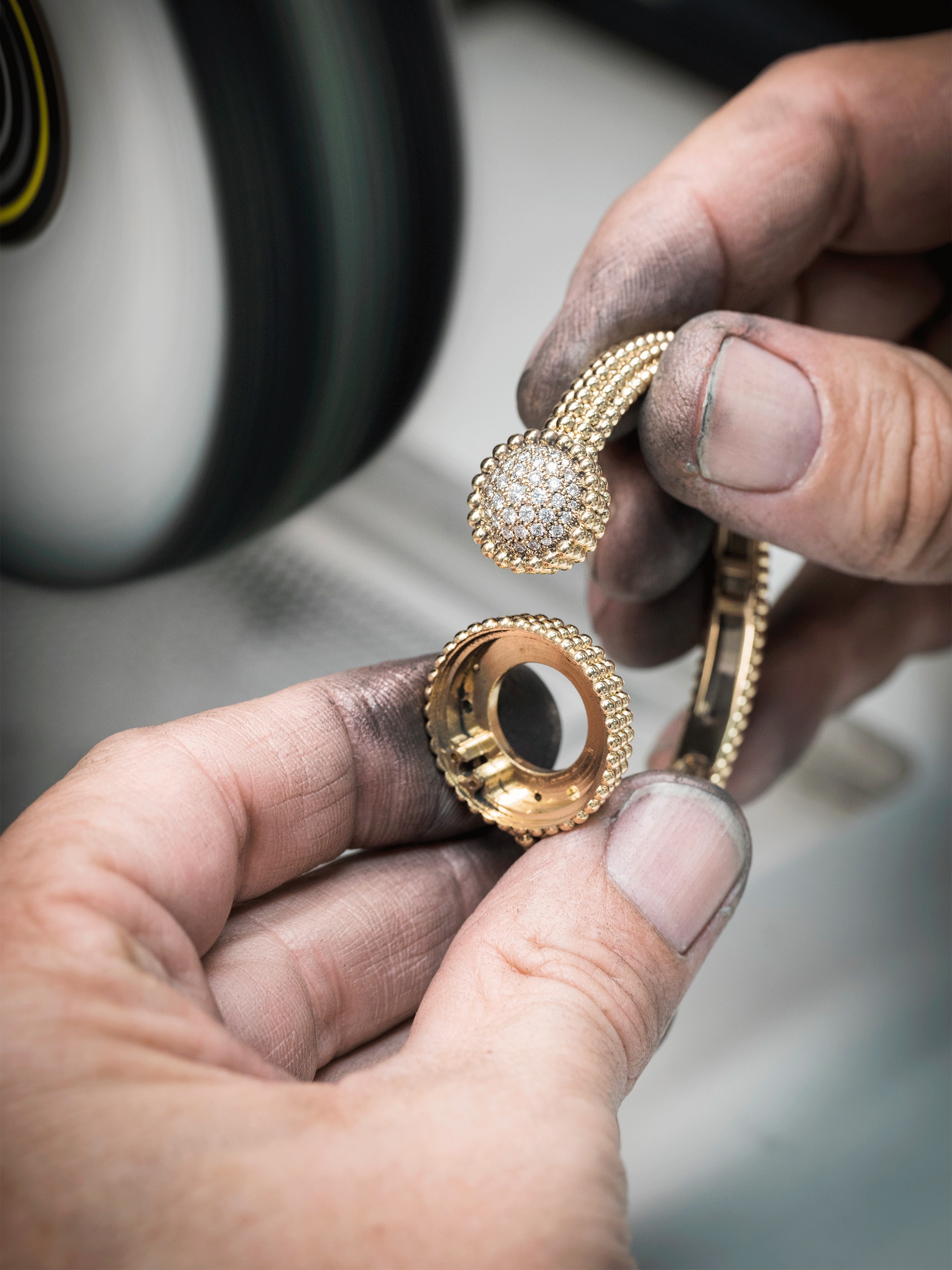 Polishing work. Perlée collection, Van Cleef & Arpels.