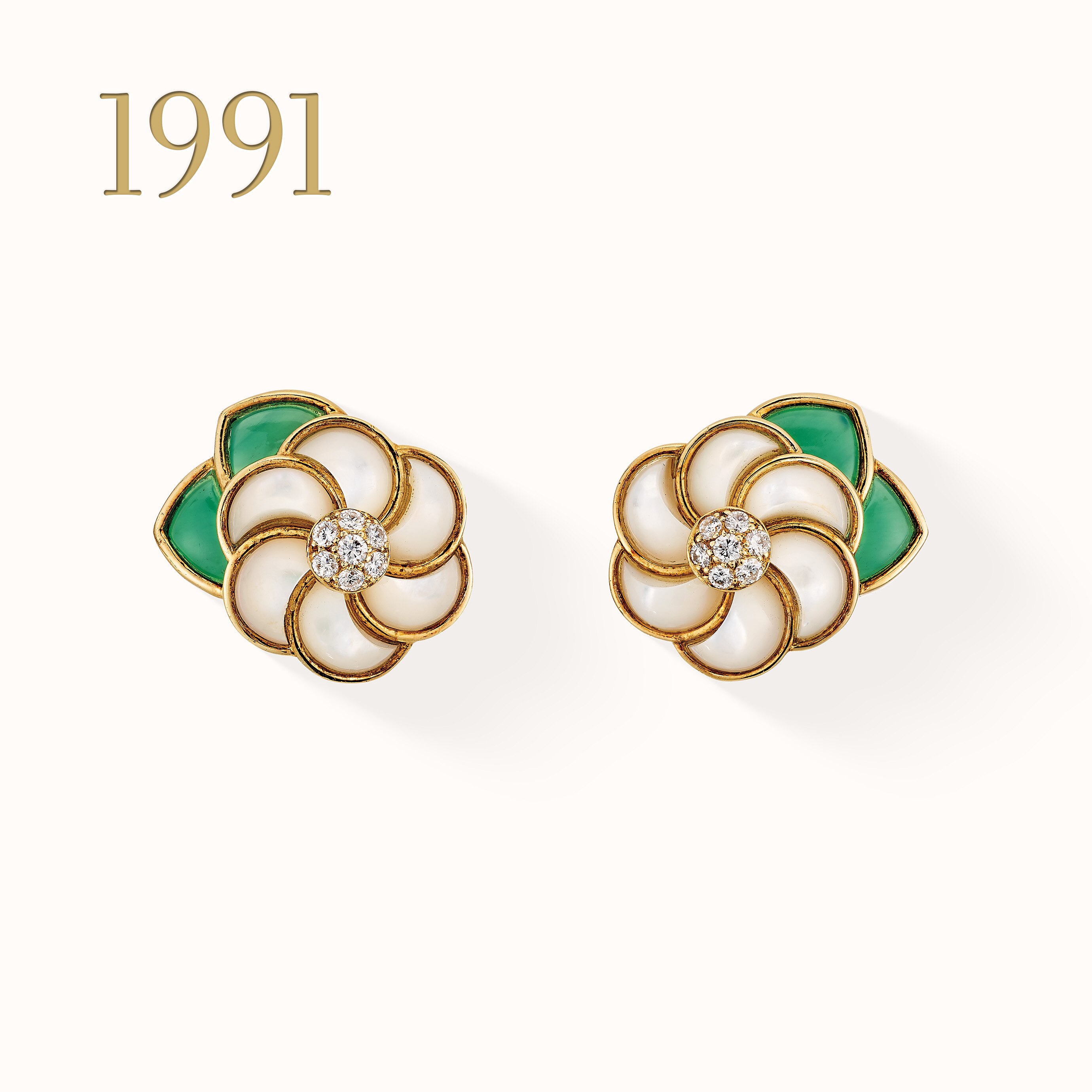 Camellia earrings, yellow gold, rose gold, white gold, chrysoprase, mother-of-pearl, diamonds. Van Cleef & Arpels collection.