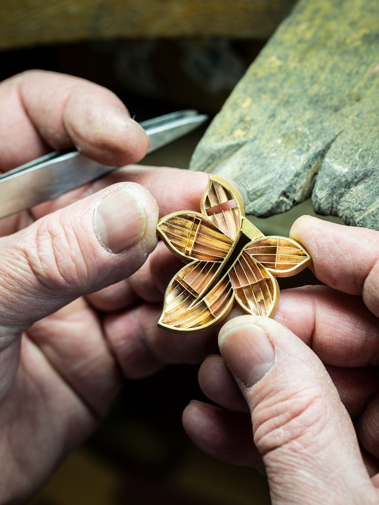 Jewelry work, preparing the rails for Mystery Set™. Feuille de platane clip, Signature collection, Van Cleef & Arpels.