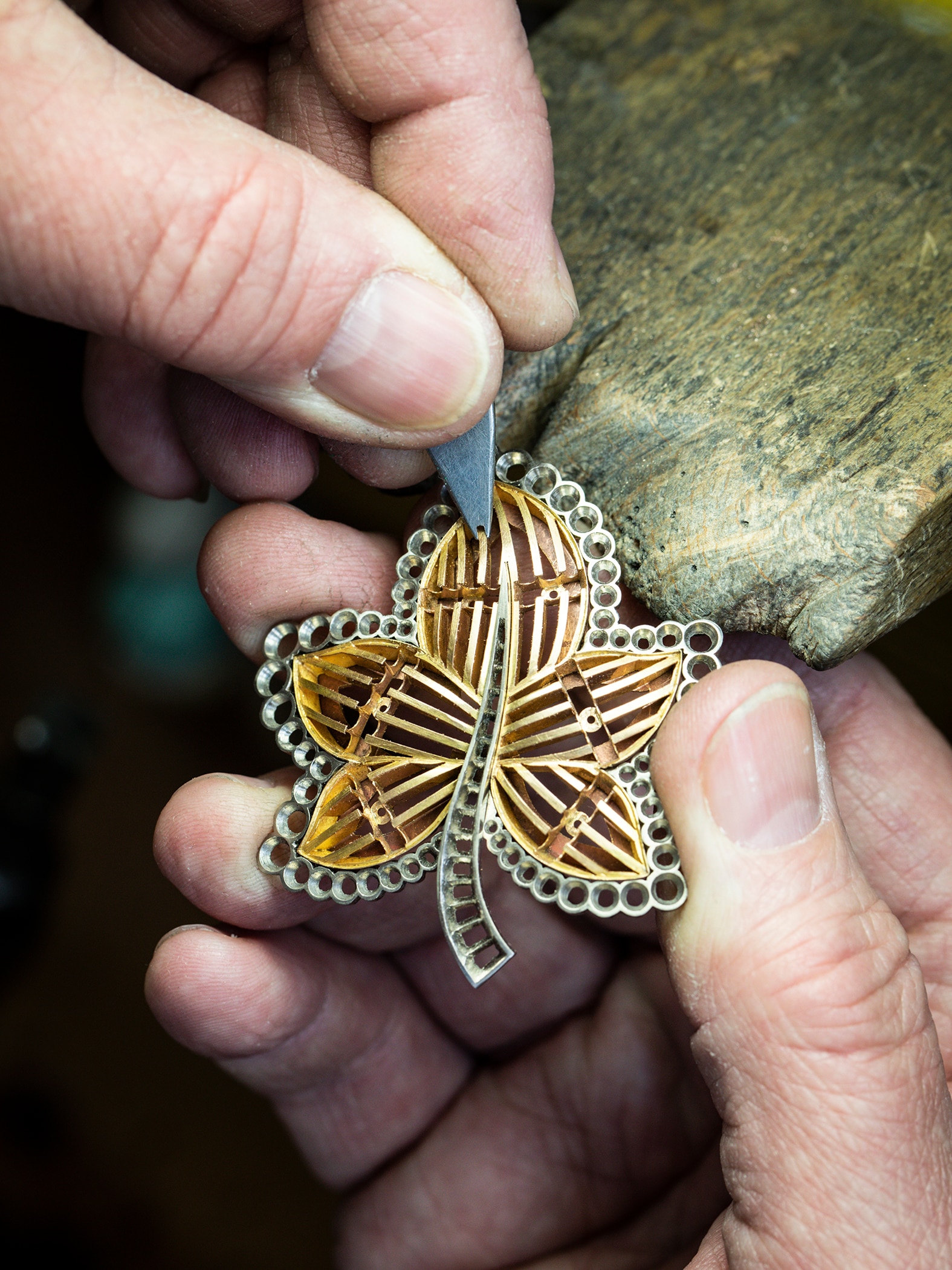 Jewelry work, preparing the rails for Mystery Set™. Feuille de platane clip, Signature collection, Van Cleef & Arpels.