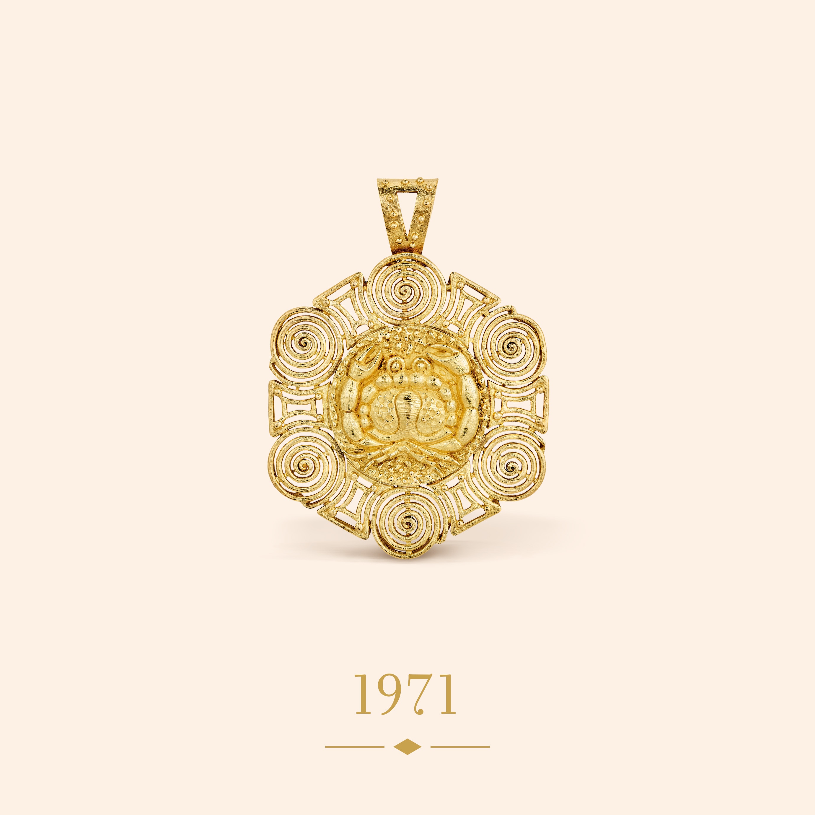 Cancer pendant, 1971 Yellow gold Van Cleef & Arpels Collection