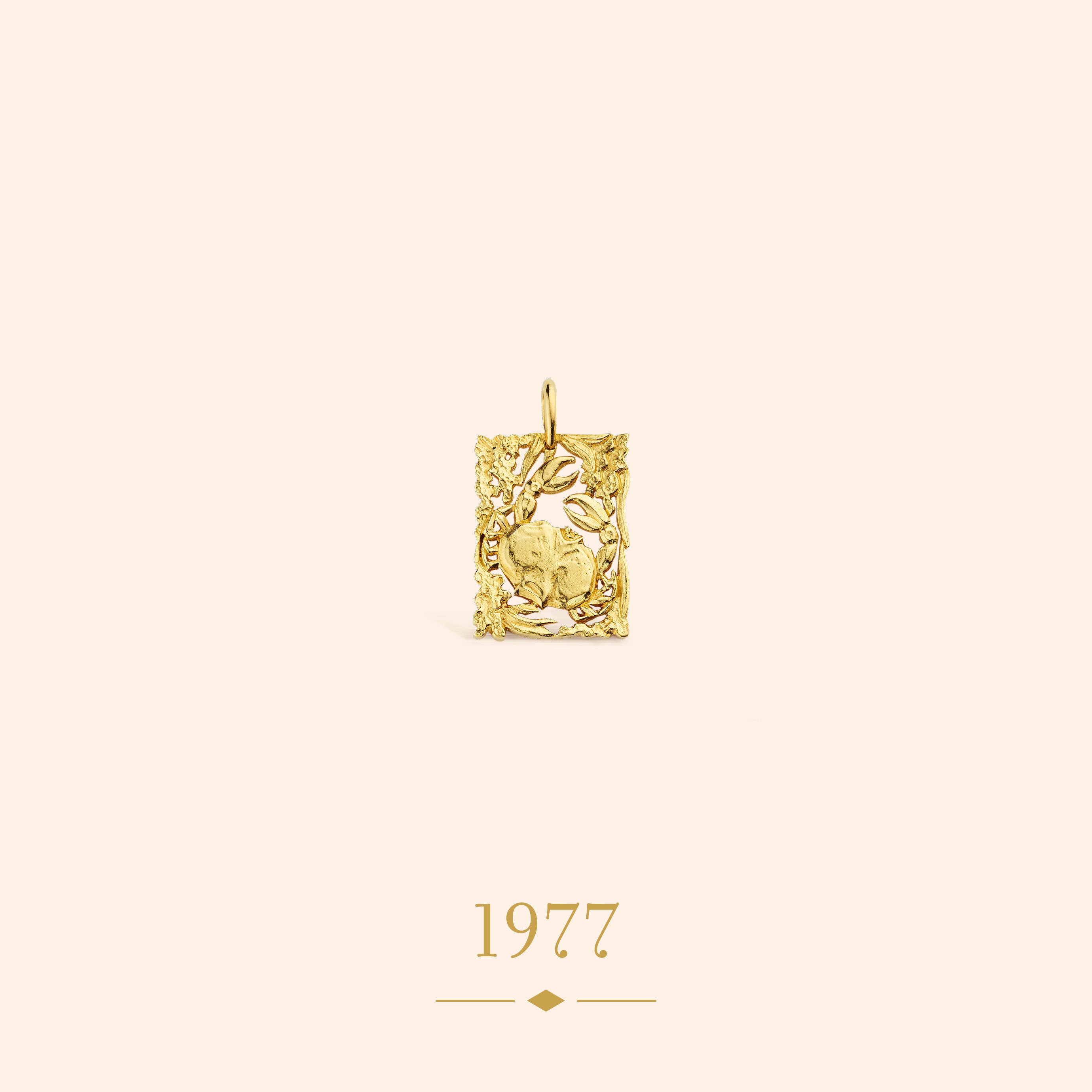 Cancer pendant, 1977 Yellow gold Van Cleef & Arpels collection