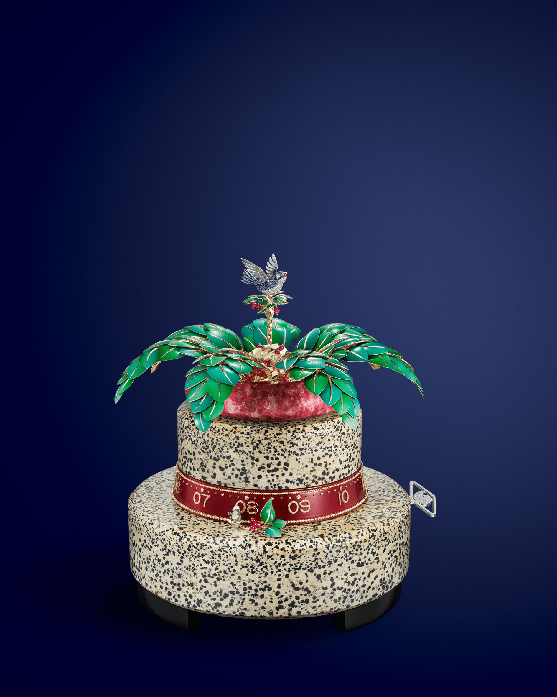 アパリシオン デ ベ オートマタ、ホワイトゴールド、イエローゴールド、ローズゴールド、ライトブルーサファイア、インテンスブルーサファイア、ダイヤモンド、レッドスピネル、ダルメシアンジャスパー、チューライト、ラッカー、エボニー、ゴートレザー、アルミニウム、スチール。エクストラオーディナリー オブジェ コレクション、ヴァン クリーフ＆アーペル。