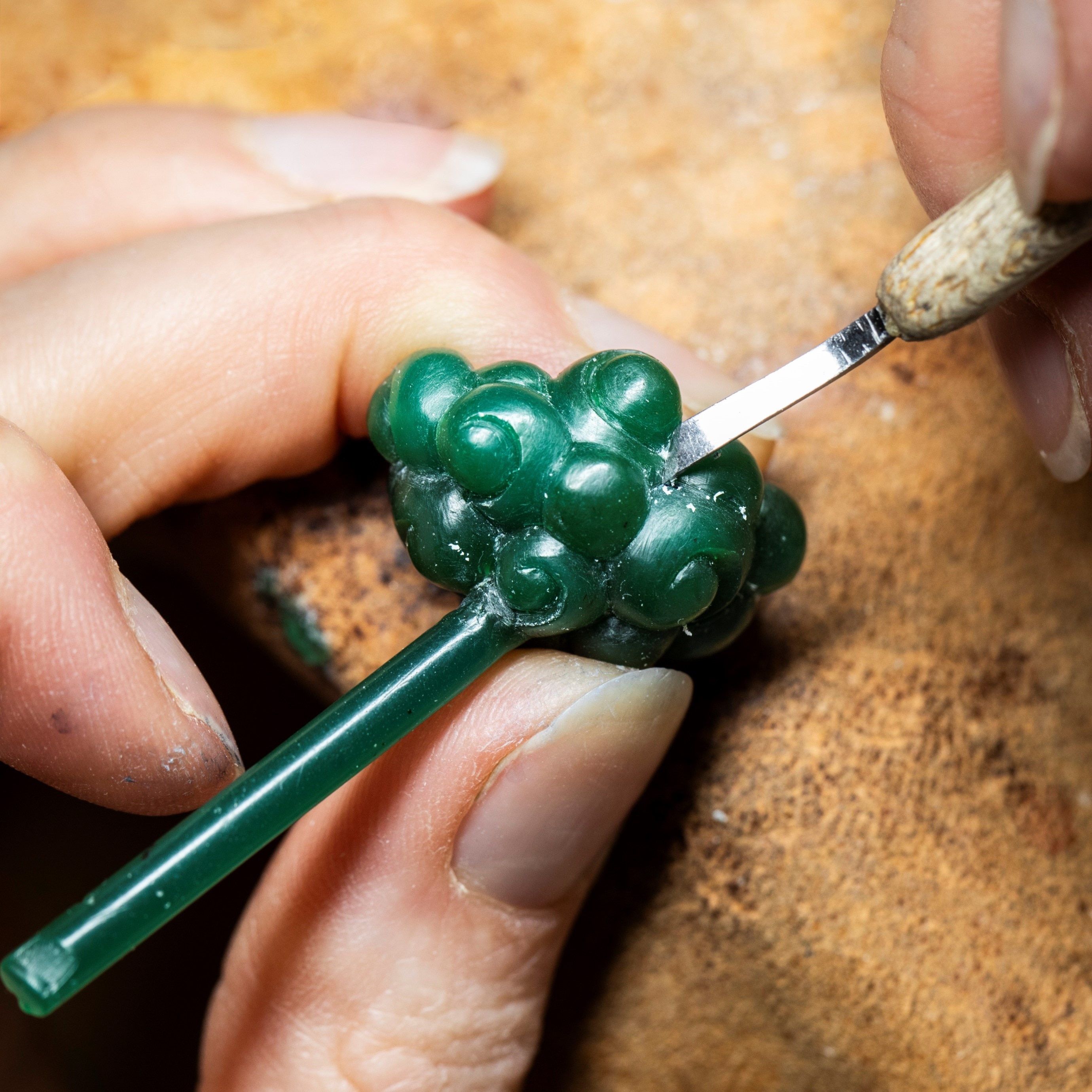 Sculpting work of the cloud in green wax, Van Cleef & Arpels.
