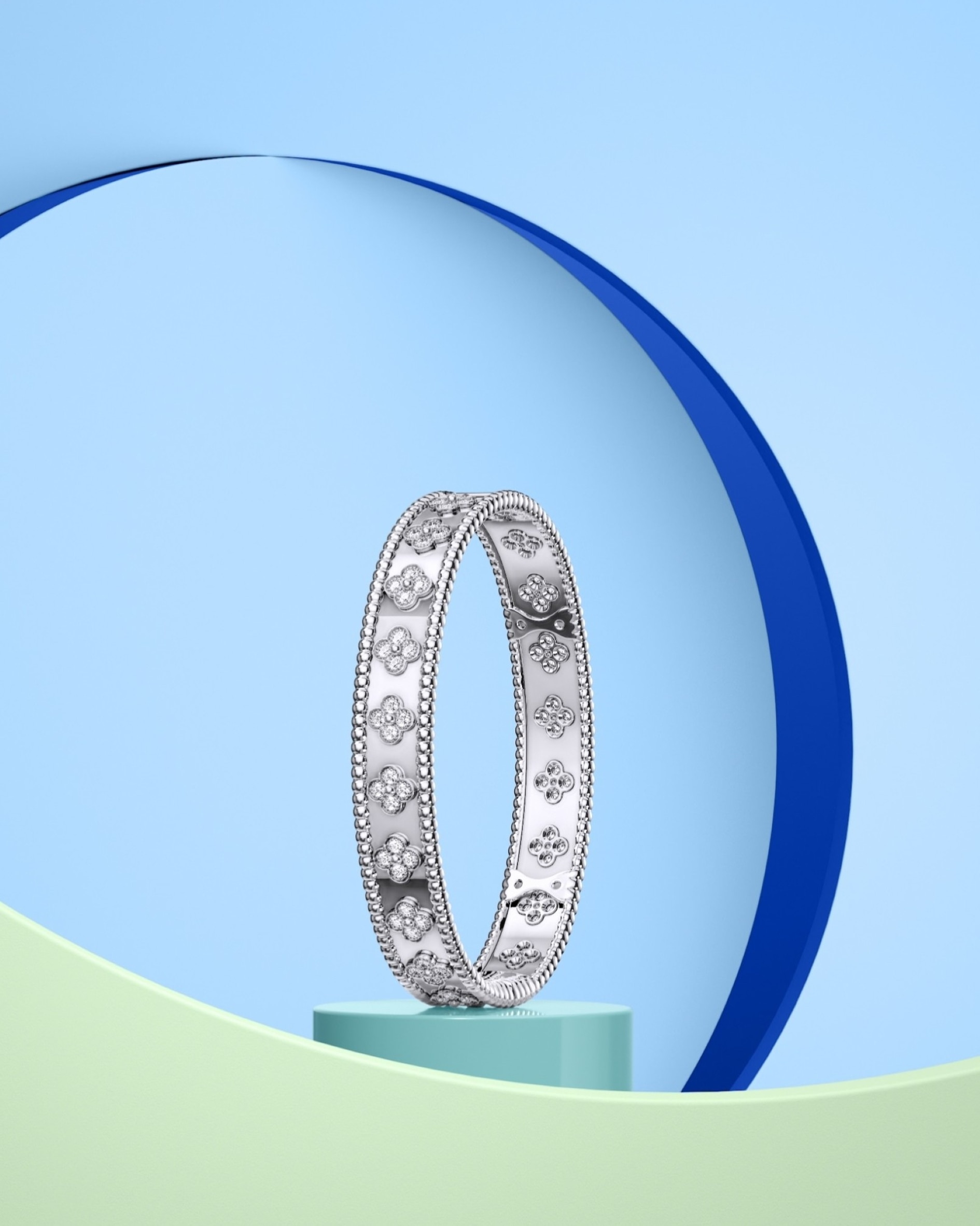 Perlée clovers 手鐲及 Perlée signature 手鐲，18K白金，18K玫瑰金，鑽石。  鑽石。Perlée® 系列，Van Cleef & Arpels 梵克雅寶。