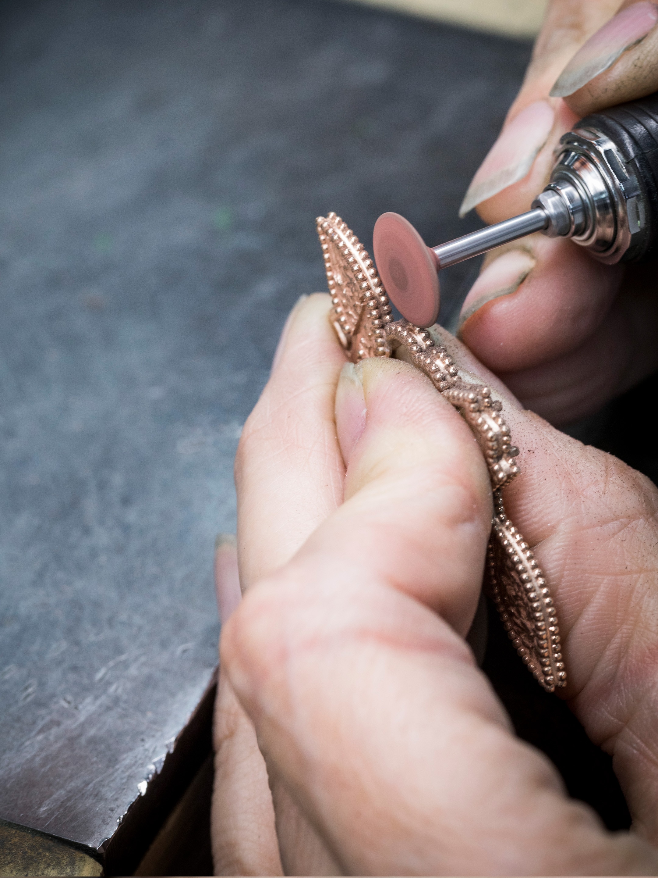 Jewelry work on the gold structure. Lucky Spring clip, 18K rose gold, white mother-of-pearl, carnelian, onyx. Lucky Spring collection, Van Cleef & Arpels.