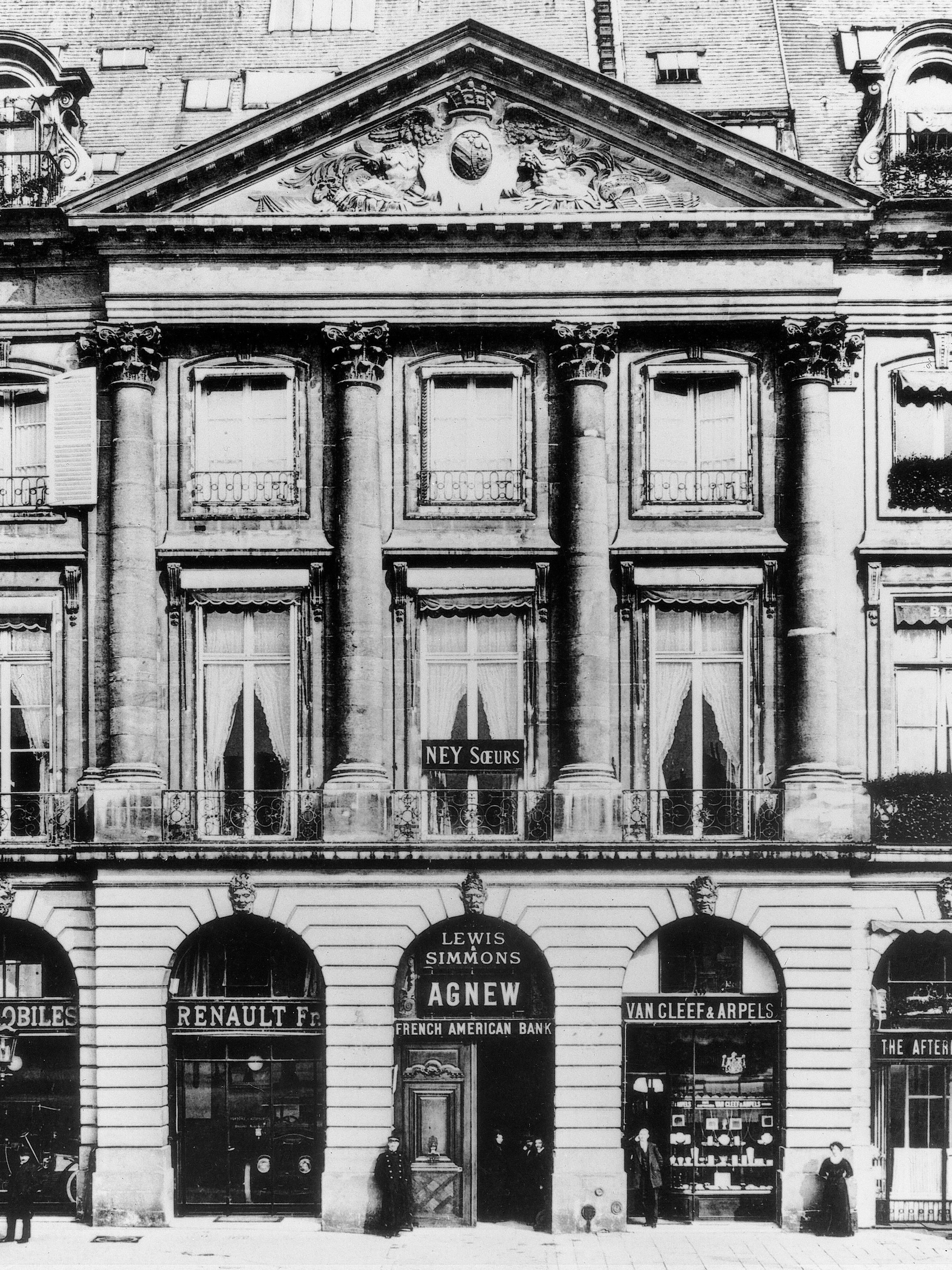 Фото бутіка Van Cleef & Arpels, бл. 1906 р. З архіву Van Cleef & Arpels.