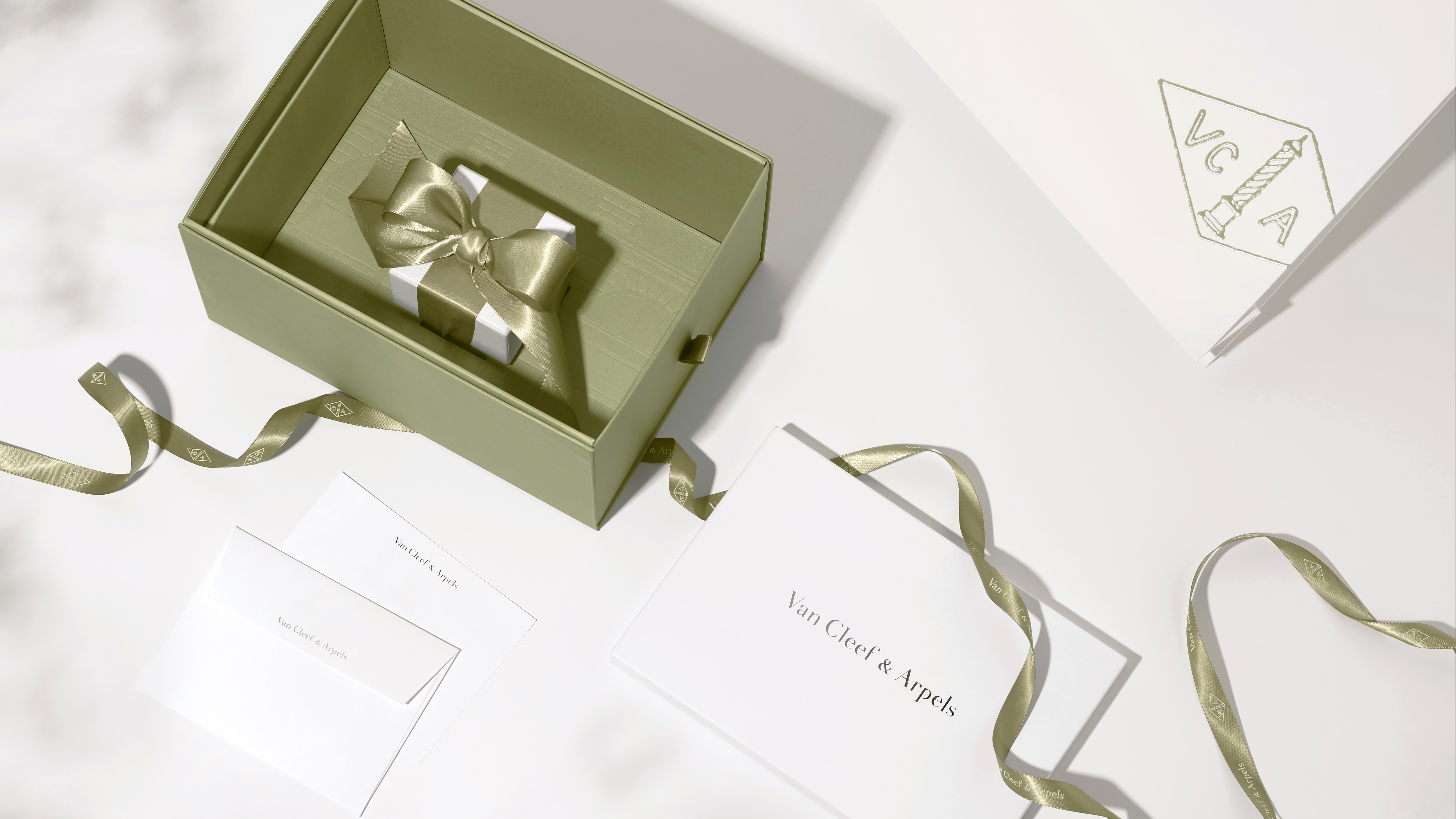 GIFT WRAPPING