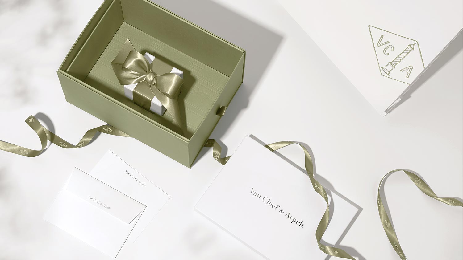 OUR SIGNATURE GIFT WRAPPING