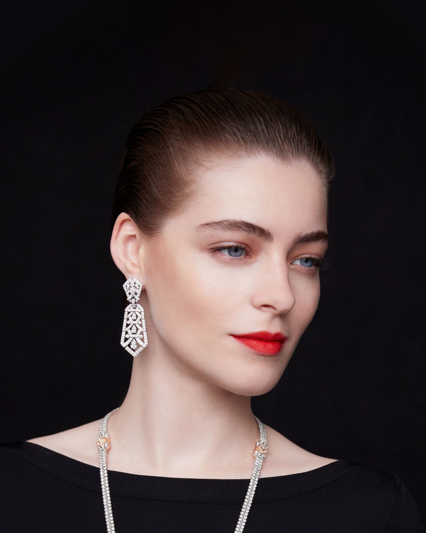 Chrysler earrings, white gold, diamonds. Legend of diamonds, white diamond variations collection, Van Cleef & Arpels. - Van Cleef & Arpels