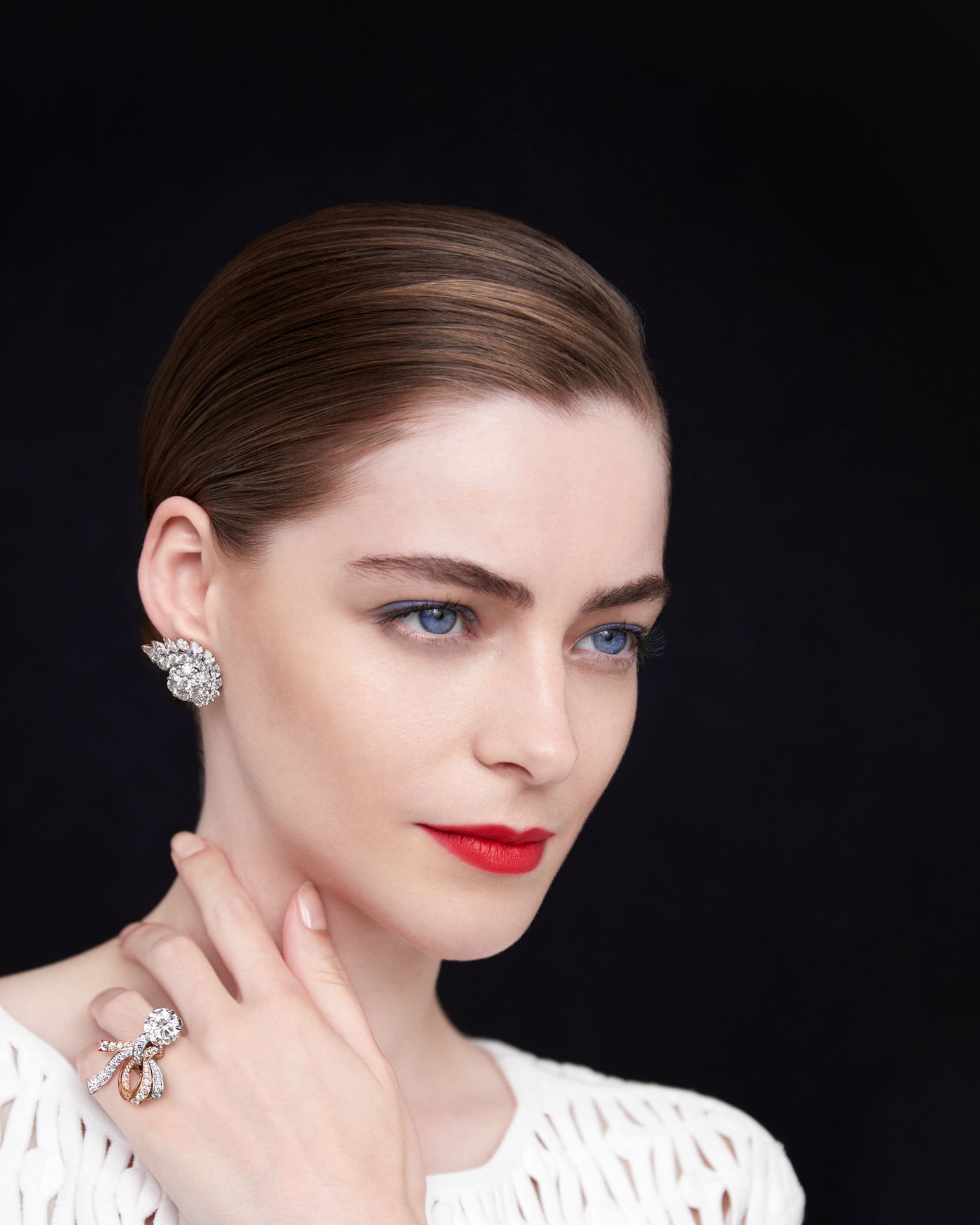 Trainée lumineuse earrings. White gold, rose gold, diamonds. Legend of diamonds, White diamond variations collection, Van Cleef & Arpels. - Van Cleef & Arpels