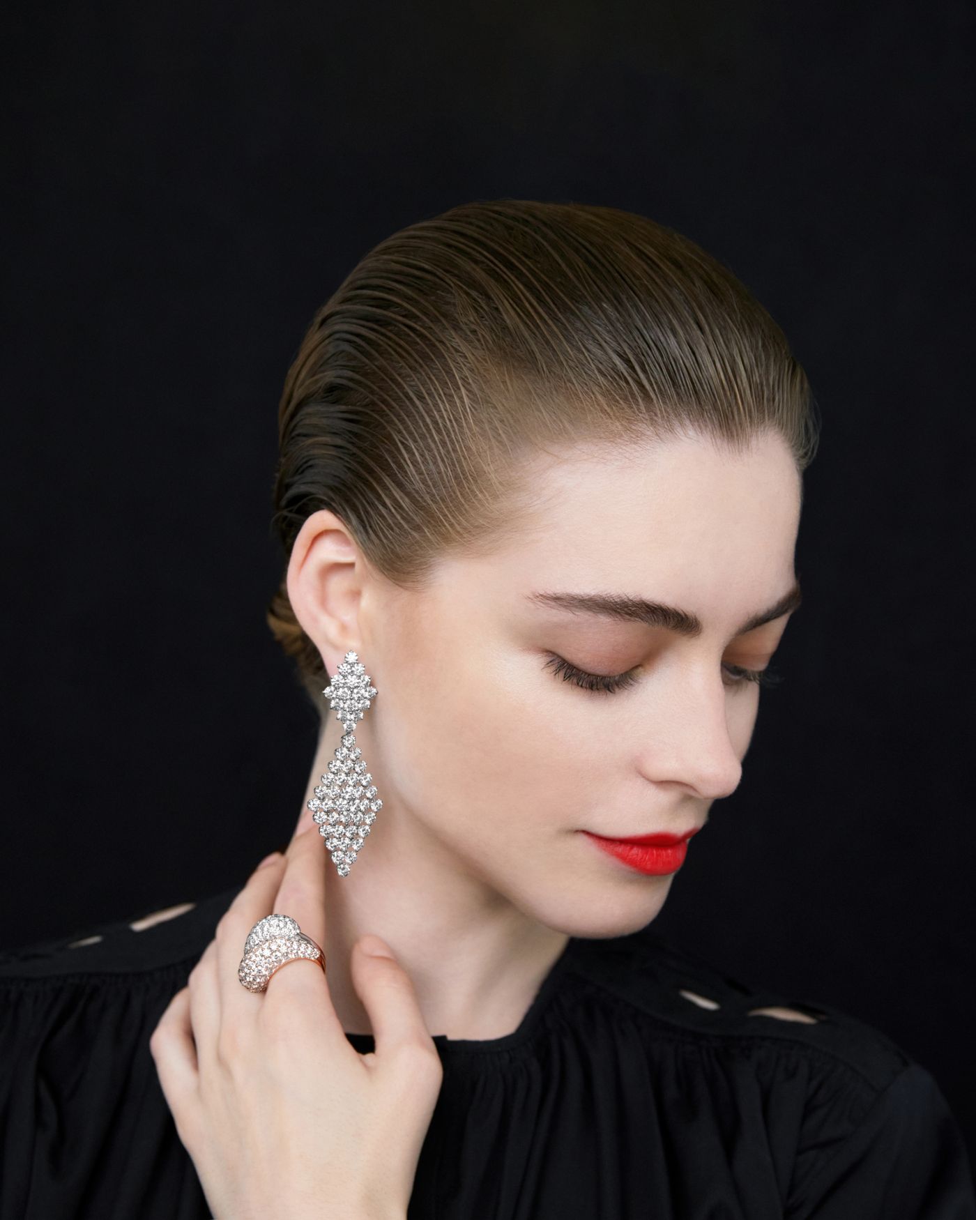 Audrey earrings with detachable pendants. White gold, diamonds. Legend of diamonds, White diamond variations collection, Van Cleef & Arpels. - Van Cleef & Arpels