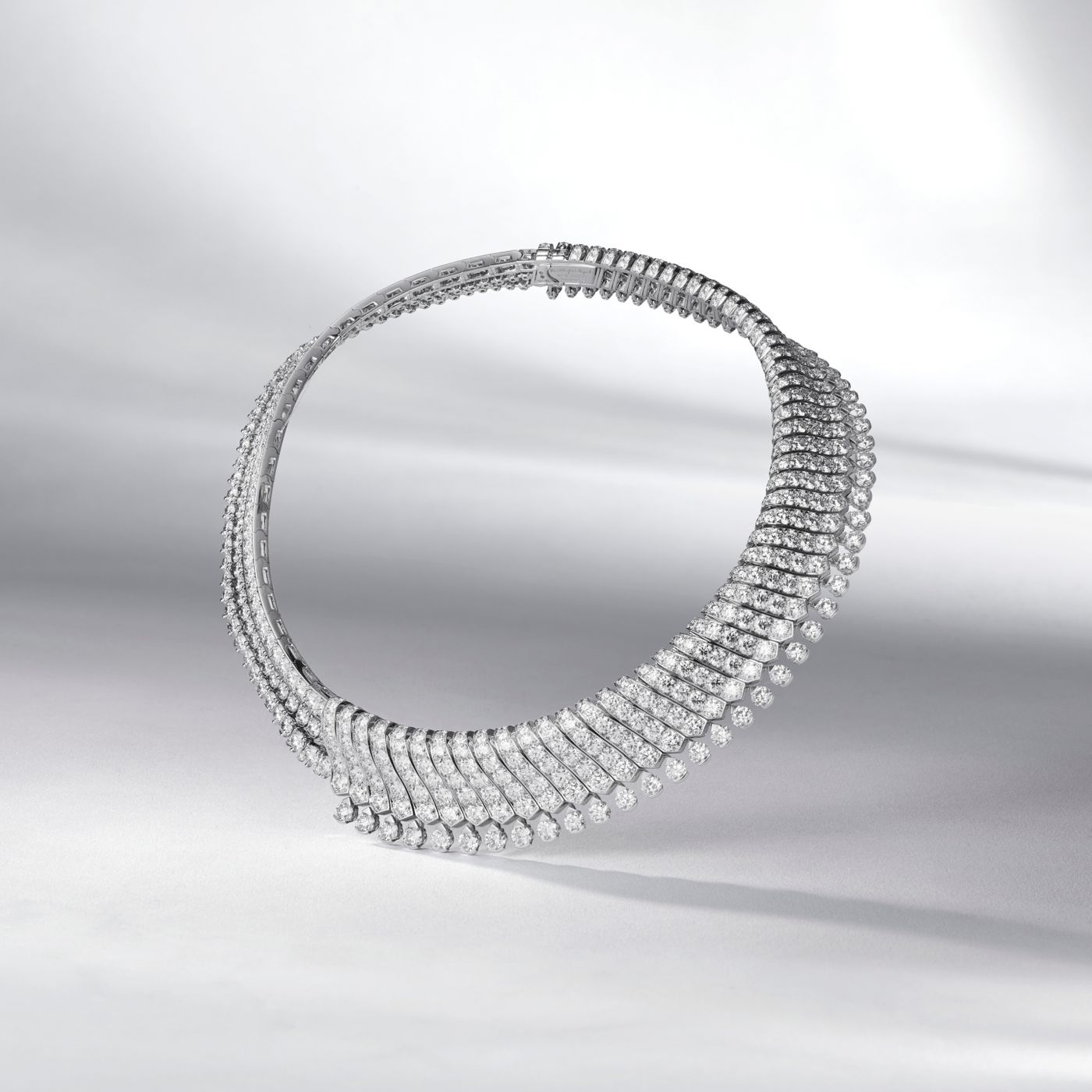 Envol de diamants項鏈。白K金,鑽石。Legend of diamonds,White diamond variations系列,Van Cleef & Arpels梵克雅寶。 - Van Cleef & Arpels